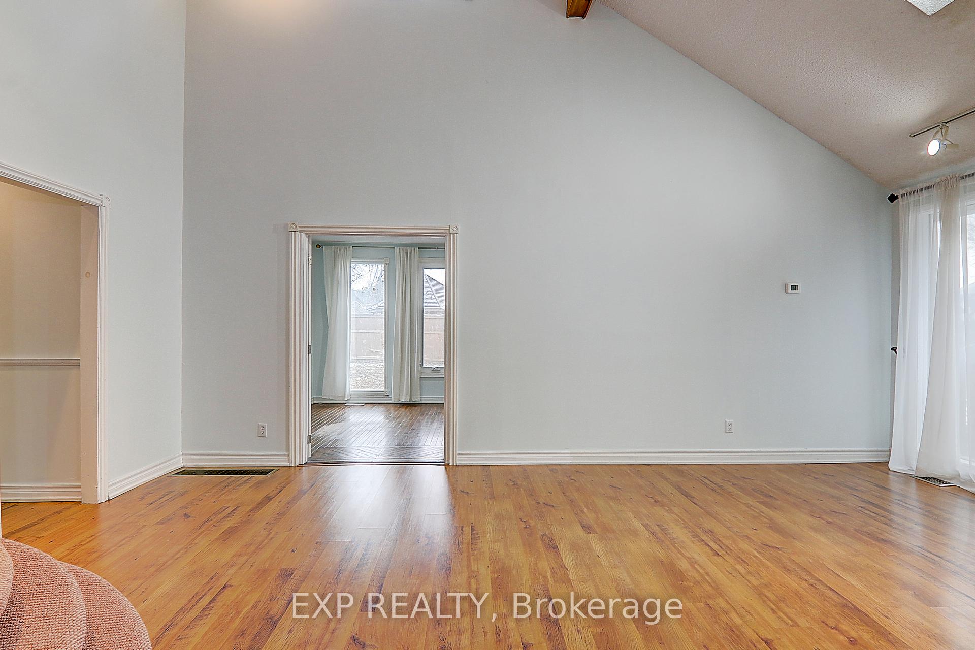 Photo 25 of 433 Lake Drive E, Georgina, Historic Lakeshore Communities — HOMEH