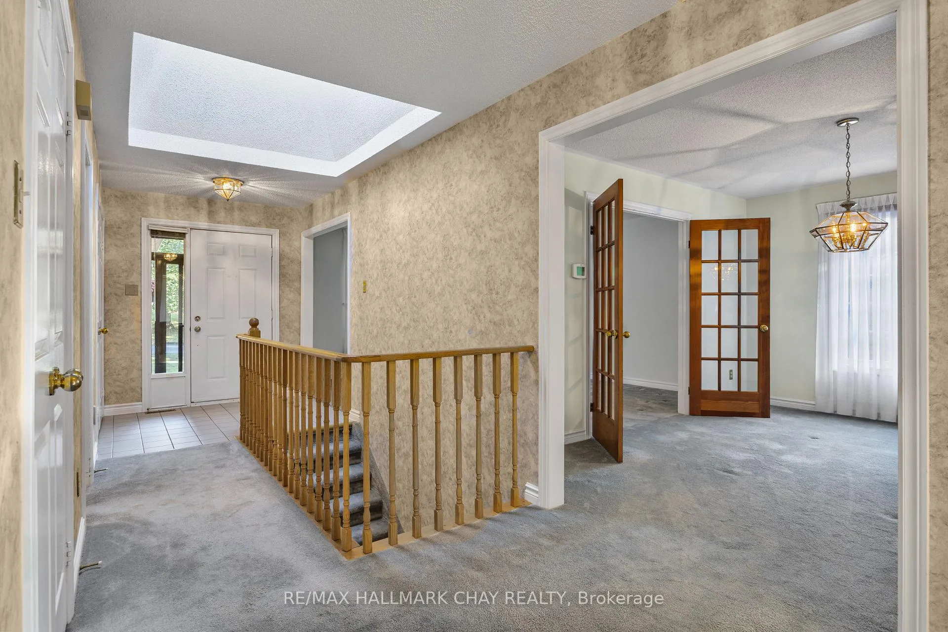Photo 2 of 21 Layton Crescent, Barrie, Letitia Heights — HOMEH