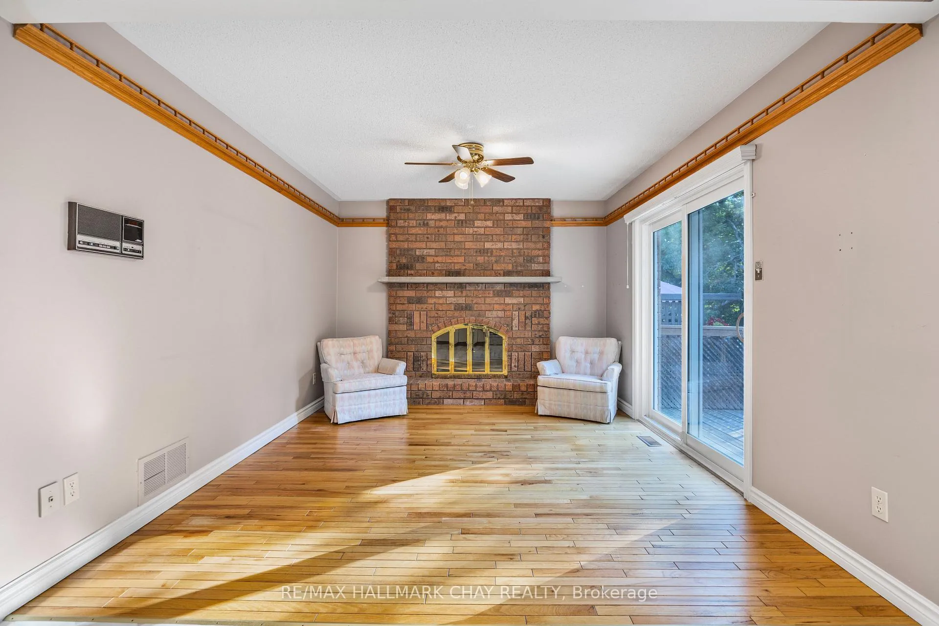 Photo 7 of 21 Layton Crescent, Barrie, Letitia Heights — HOMEH