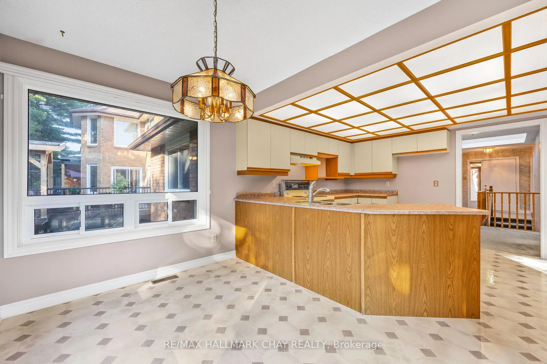 Photo 10 of 21 Layton Crescent, Barrie, Letitia Heights — HOMEH