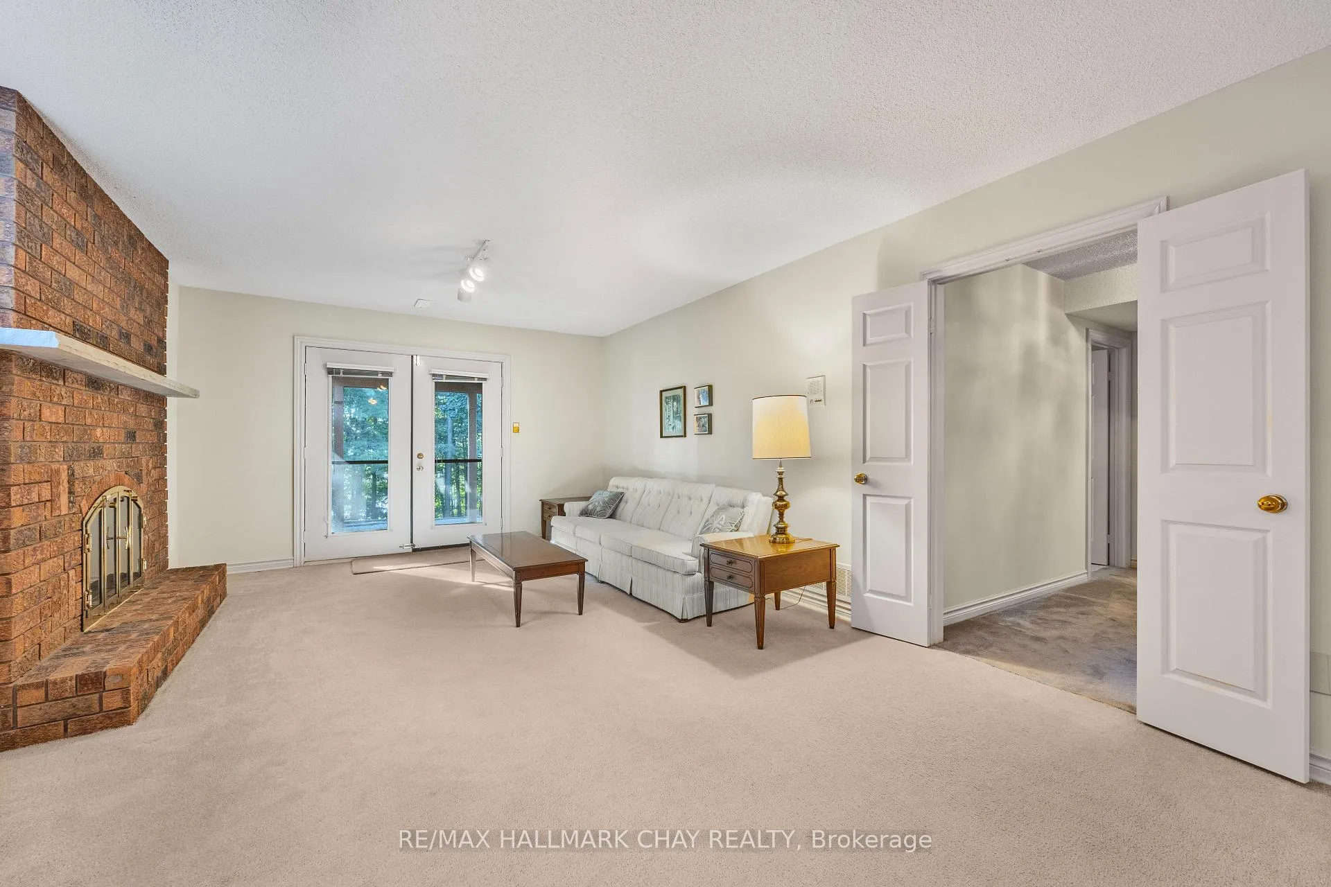 Photo 16 of 21 Layton Crescent, Barrie, Letitia Heights — HOMEH