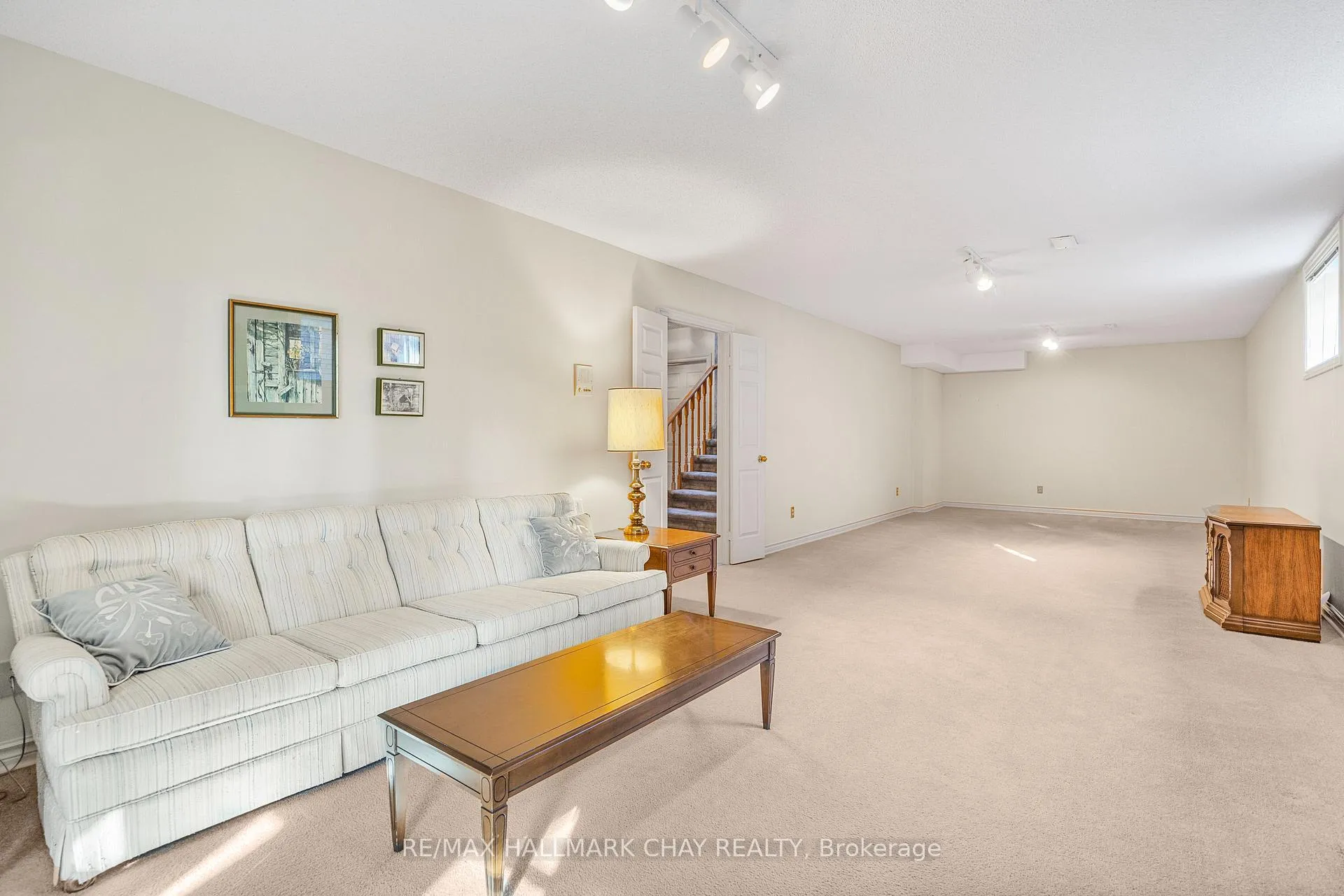 Photo 17 of 21 Layton Crescent, Barrie, Letitia Heights — HOMEH