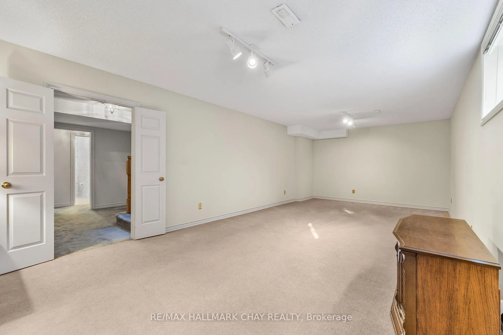 Photo 18 of 21 Layton Crescent, Barrie, Letitia Heights — HOMEH