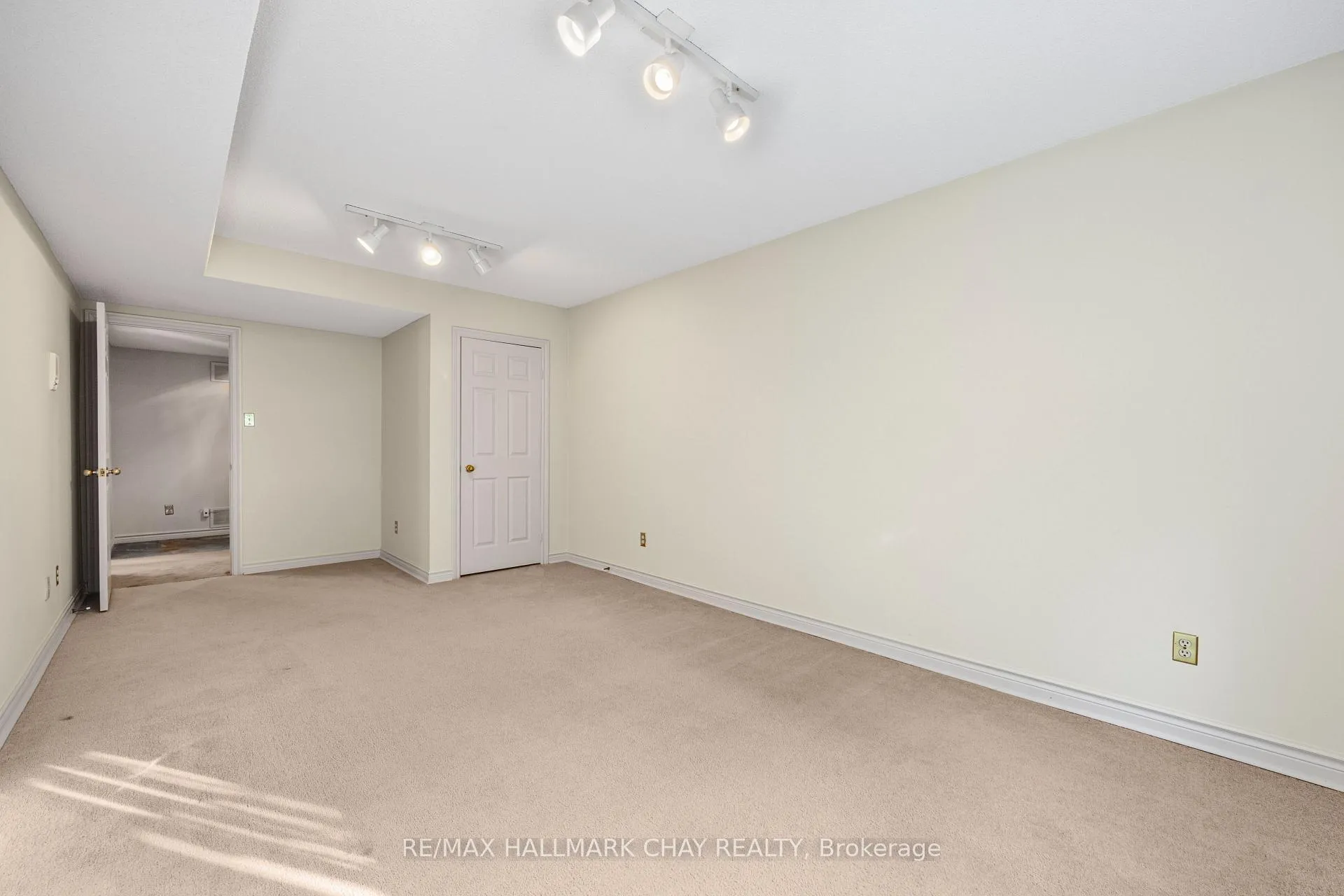 Photo 20 of 21 Layton Crescent, Barrie, Letitia Heights — HOMEH