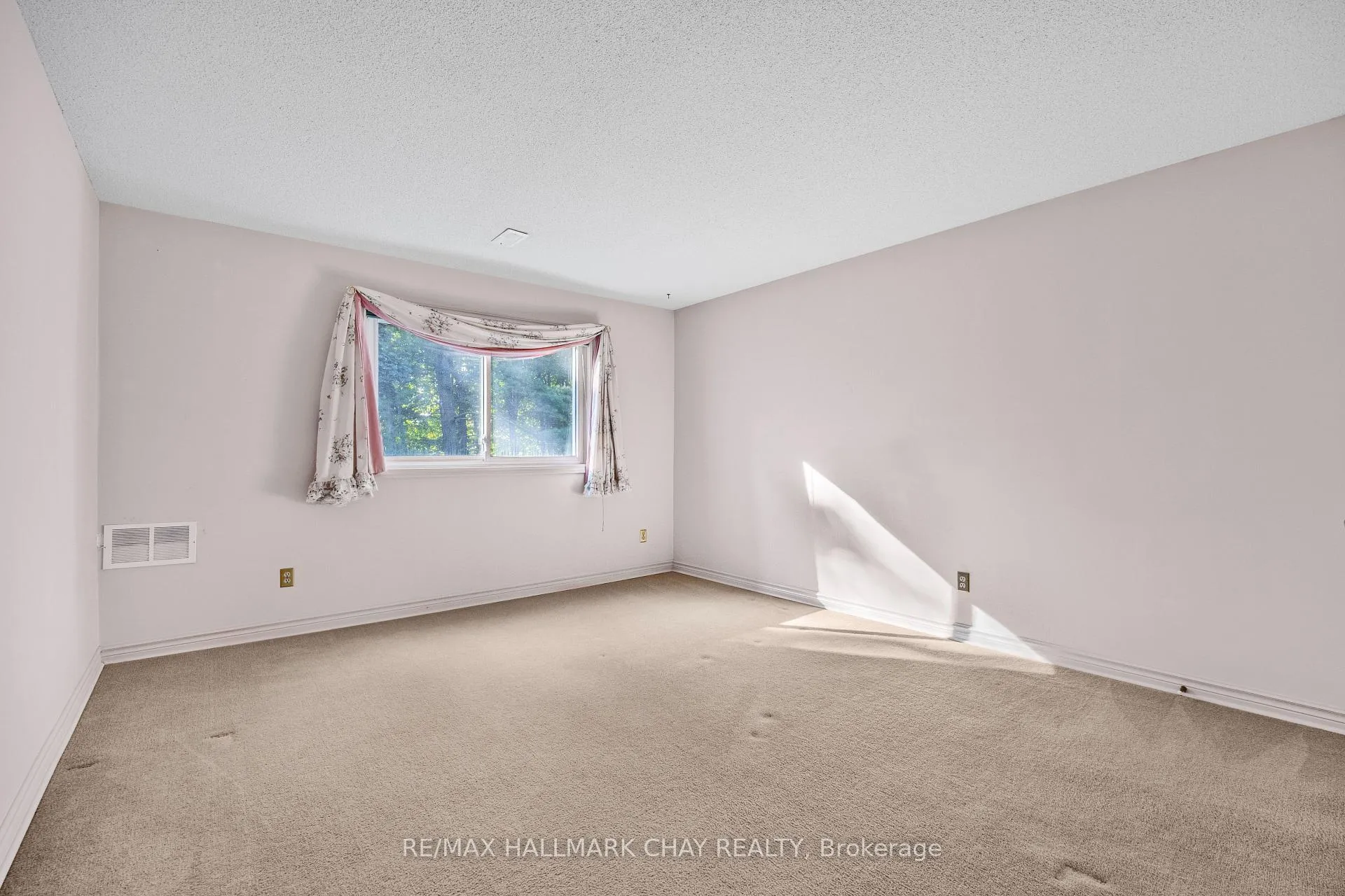 Photo 21 of 21 Layton Crescent, Barrie, Letitia Heights — HOMEH