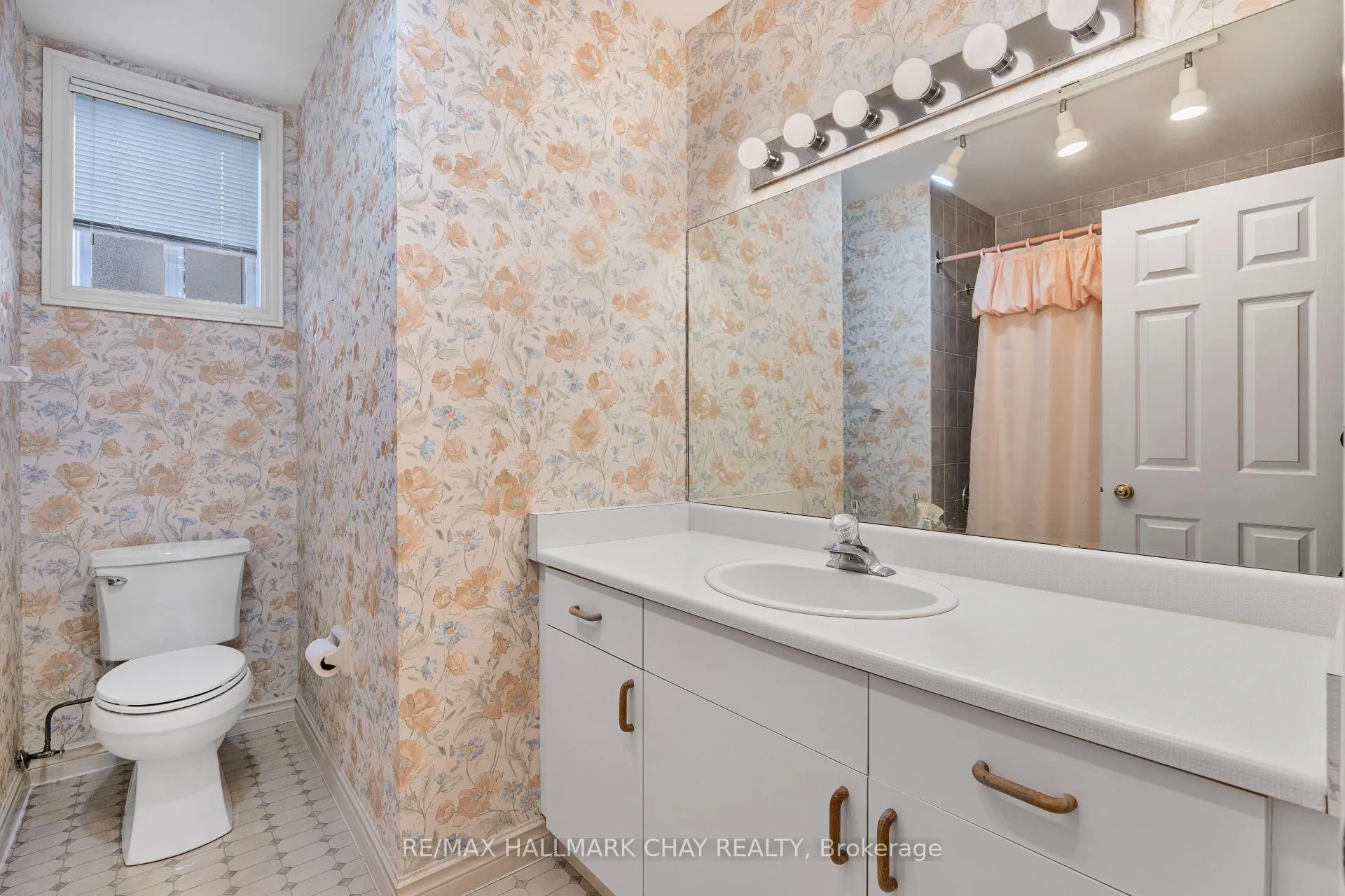 Photo 22 of 21 Layton Crescent, Barrie, Letitia Heights — HOMEH