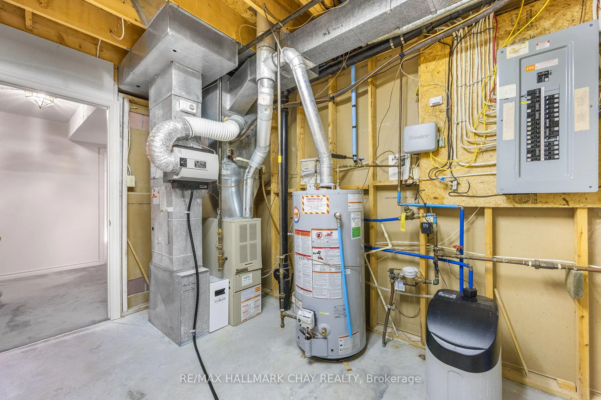 Photo 25 of 21 Layton Crescent, Barrie, Letitia Heights — HOMEH