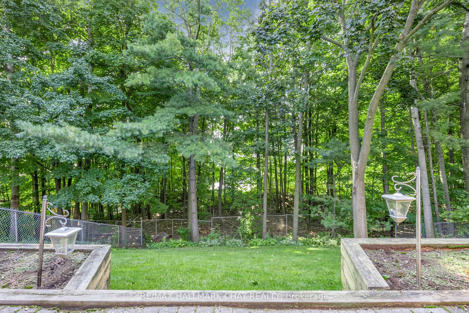 Photo 28 of 21 Layton Crescent, Barrie, Letitia Heights — HOMEH