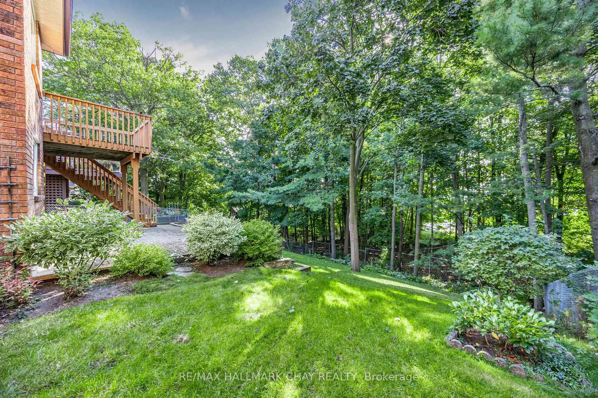 Photo 31 of 21 Layton Crescent, Barrie, Letitia Heights — HOMEH