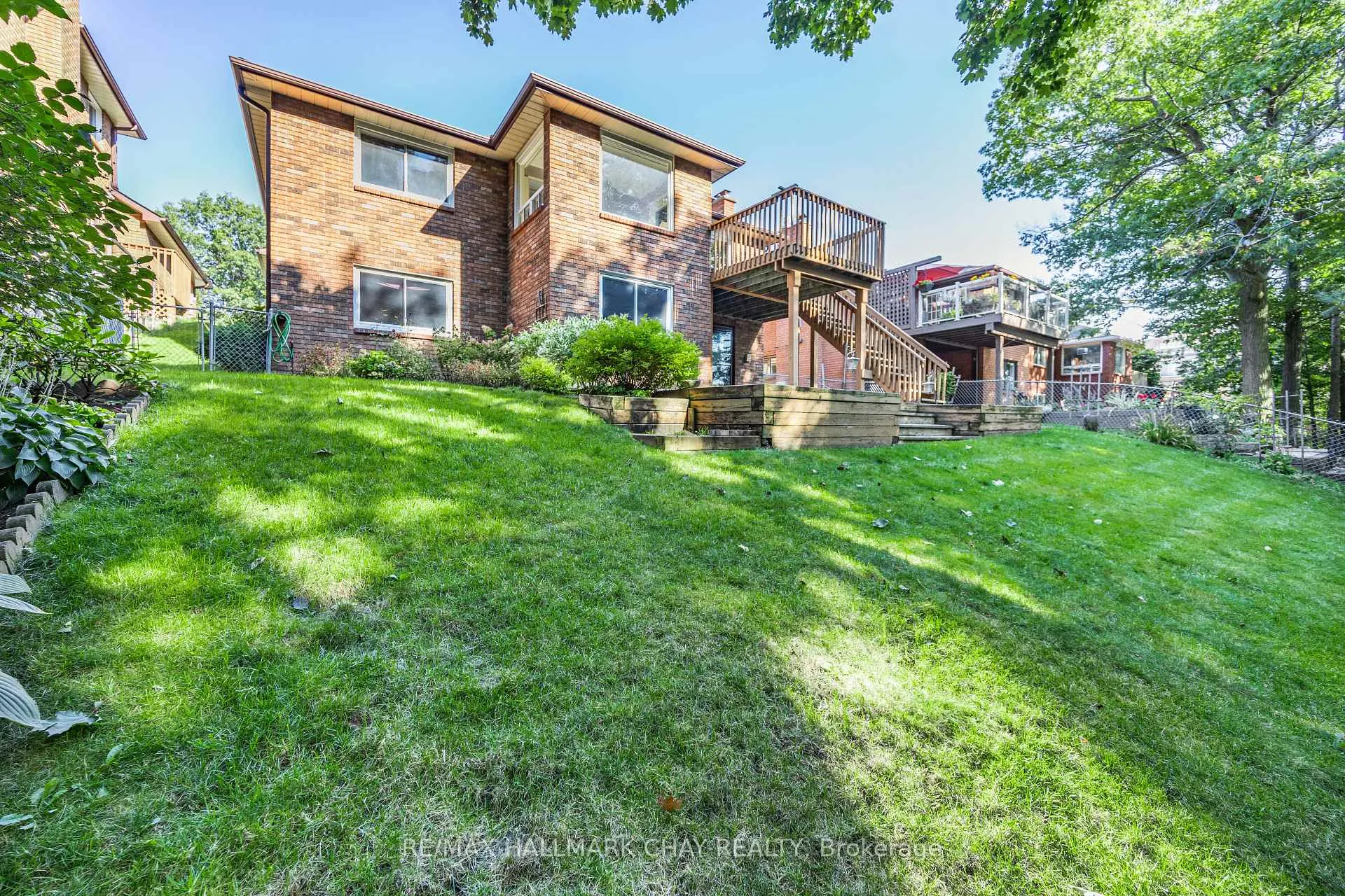 Photo 32 of 21 Layton Crescent, Barrie, Letitia Heights — HOMEH