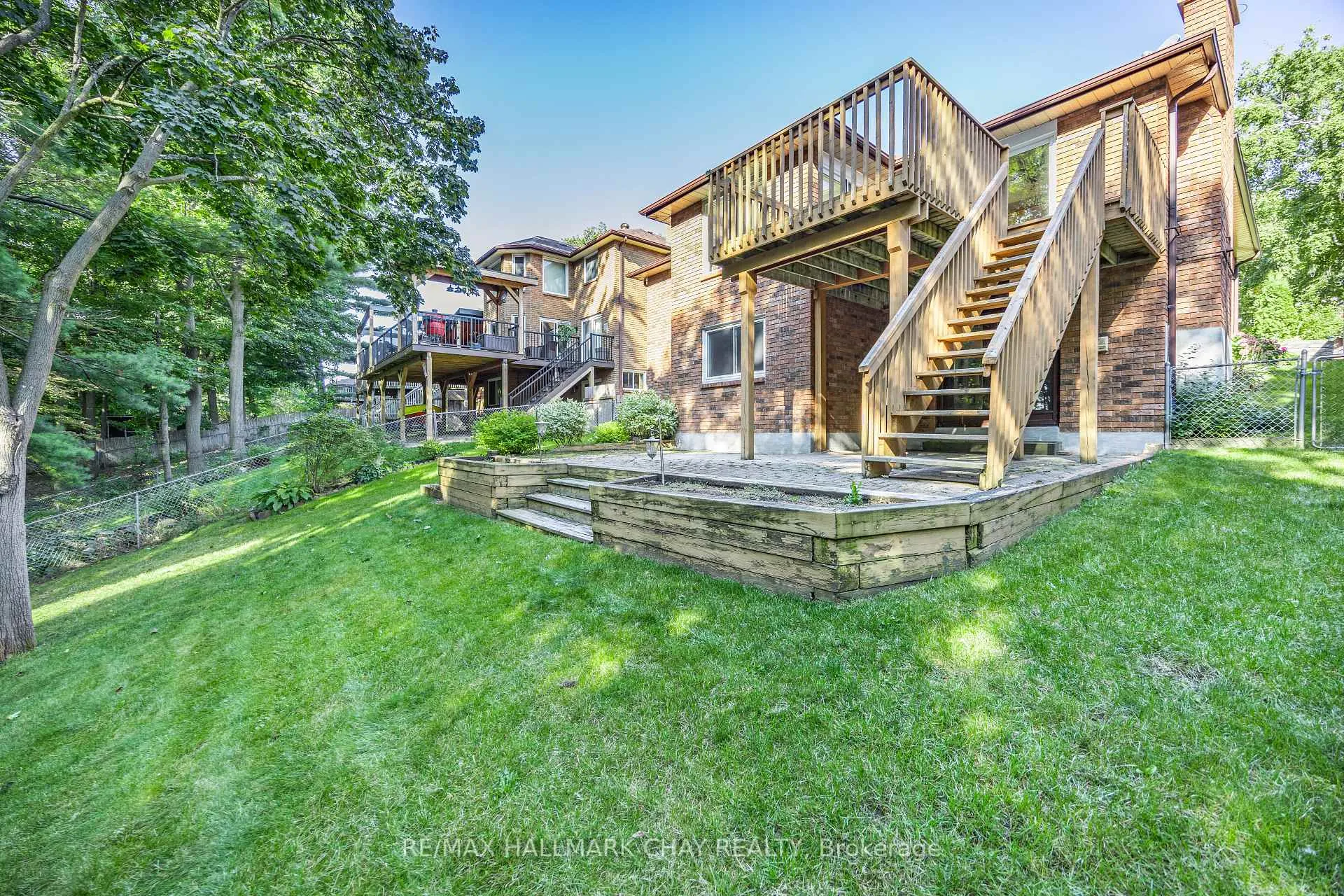 Photo 35 of 21 Layton Crescent, Barrie, Letitia Heights — HOMEH