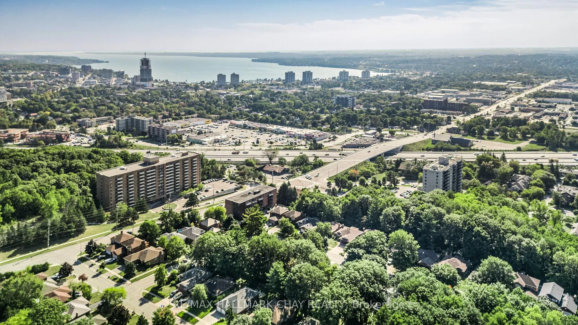 Photo 39 of 21 Layton Crescent, Barrie, Letitia Heights — HOMEH