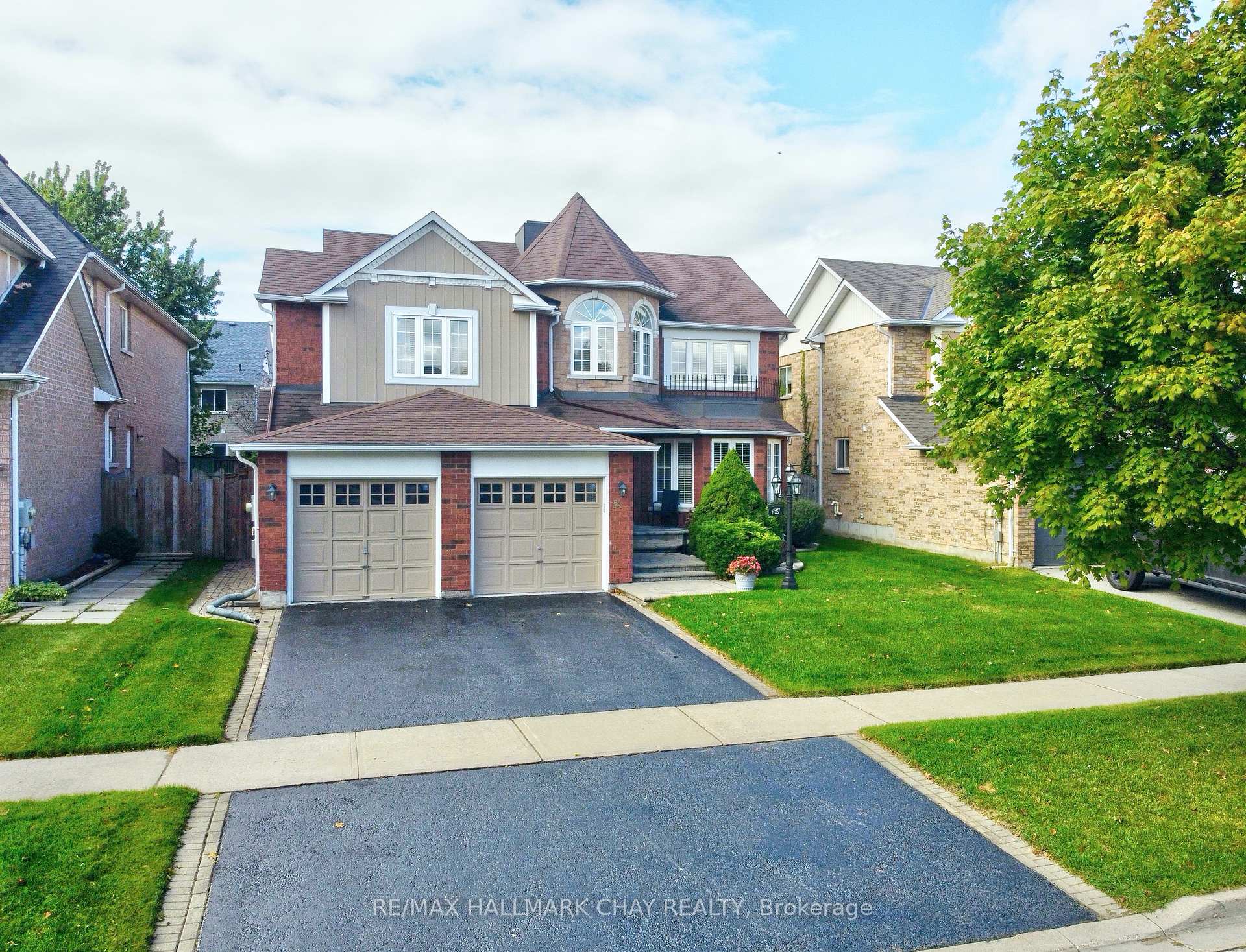 Photo 2 of 54 Cloughley Drive, Barrie, Northwest — HOMEH