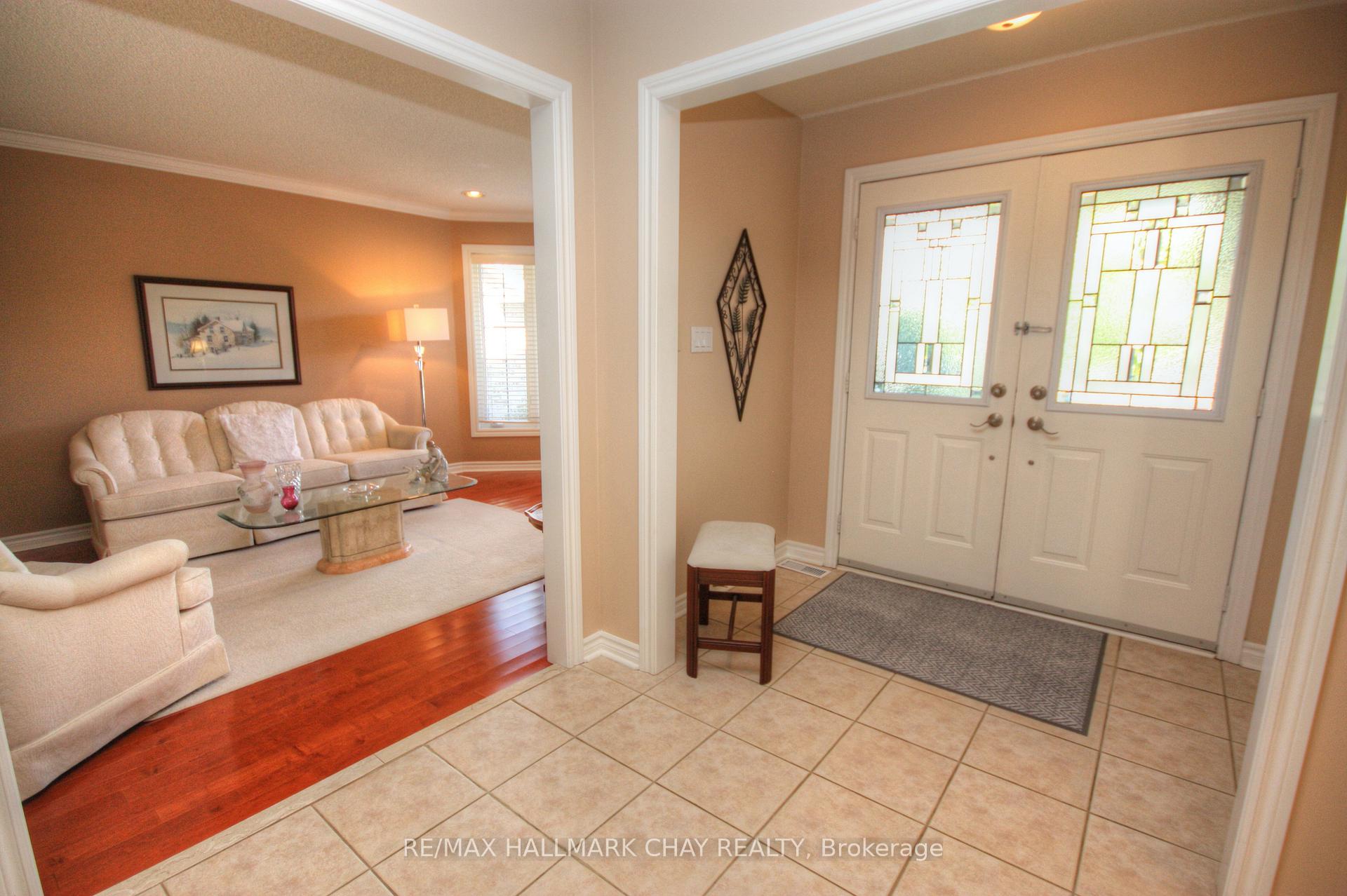 Photo 4 of 54 Cloughley Drive, Barrie, Northwest — HOMEH