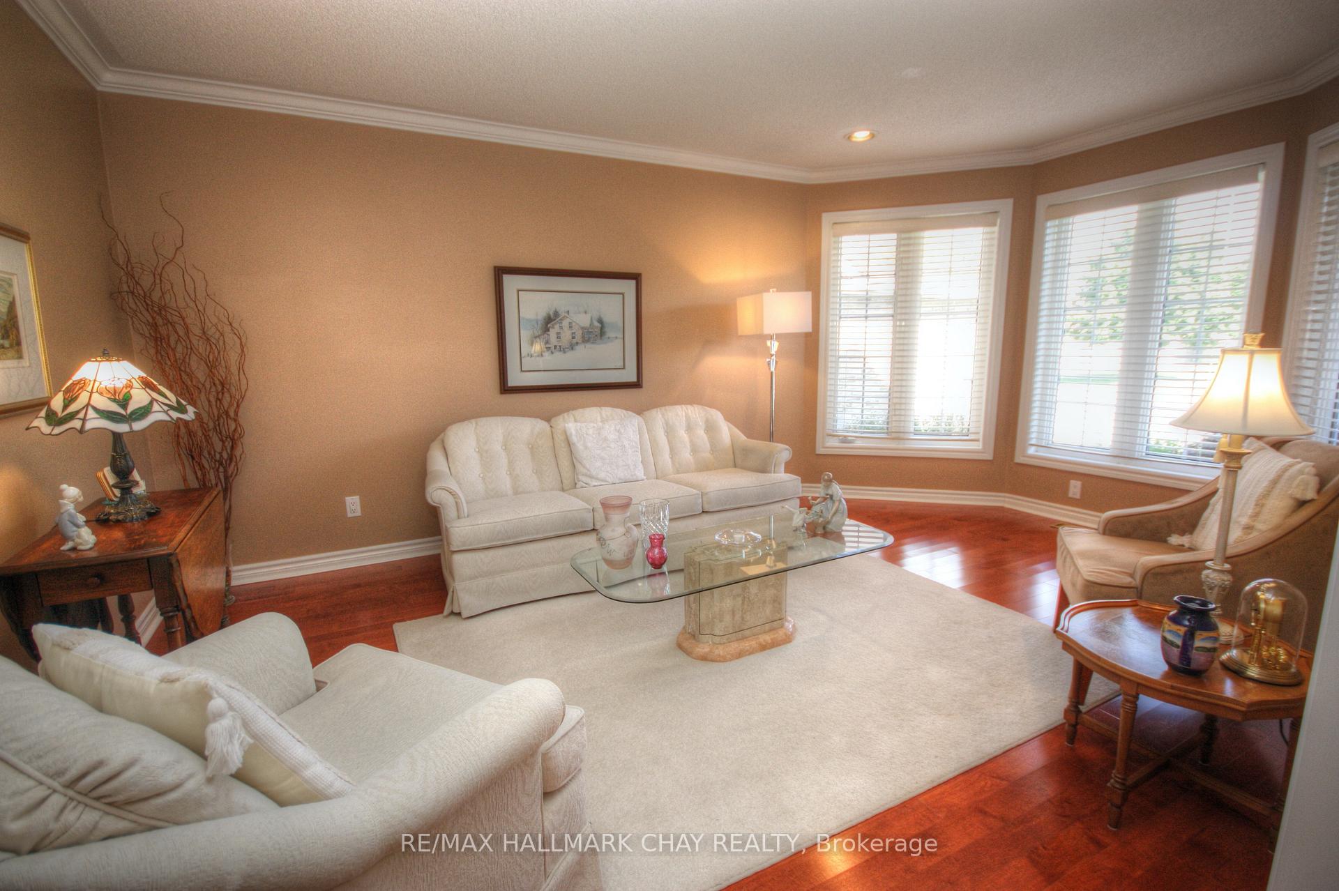Photo 5 of 54 Cloughley Drive, Barrie, Northwest — HOMEH