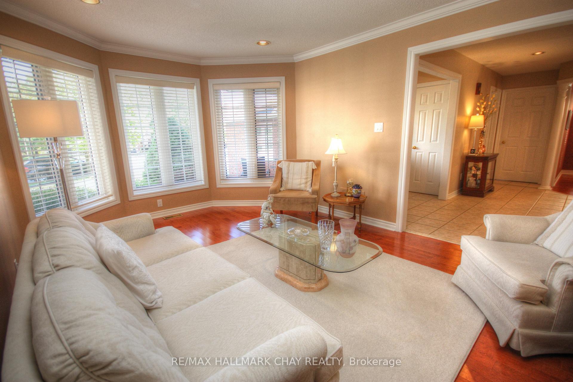 Photo 6 of 54 Cloughley Drive, Barrie, Northwest — HOMEH