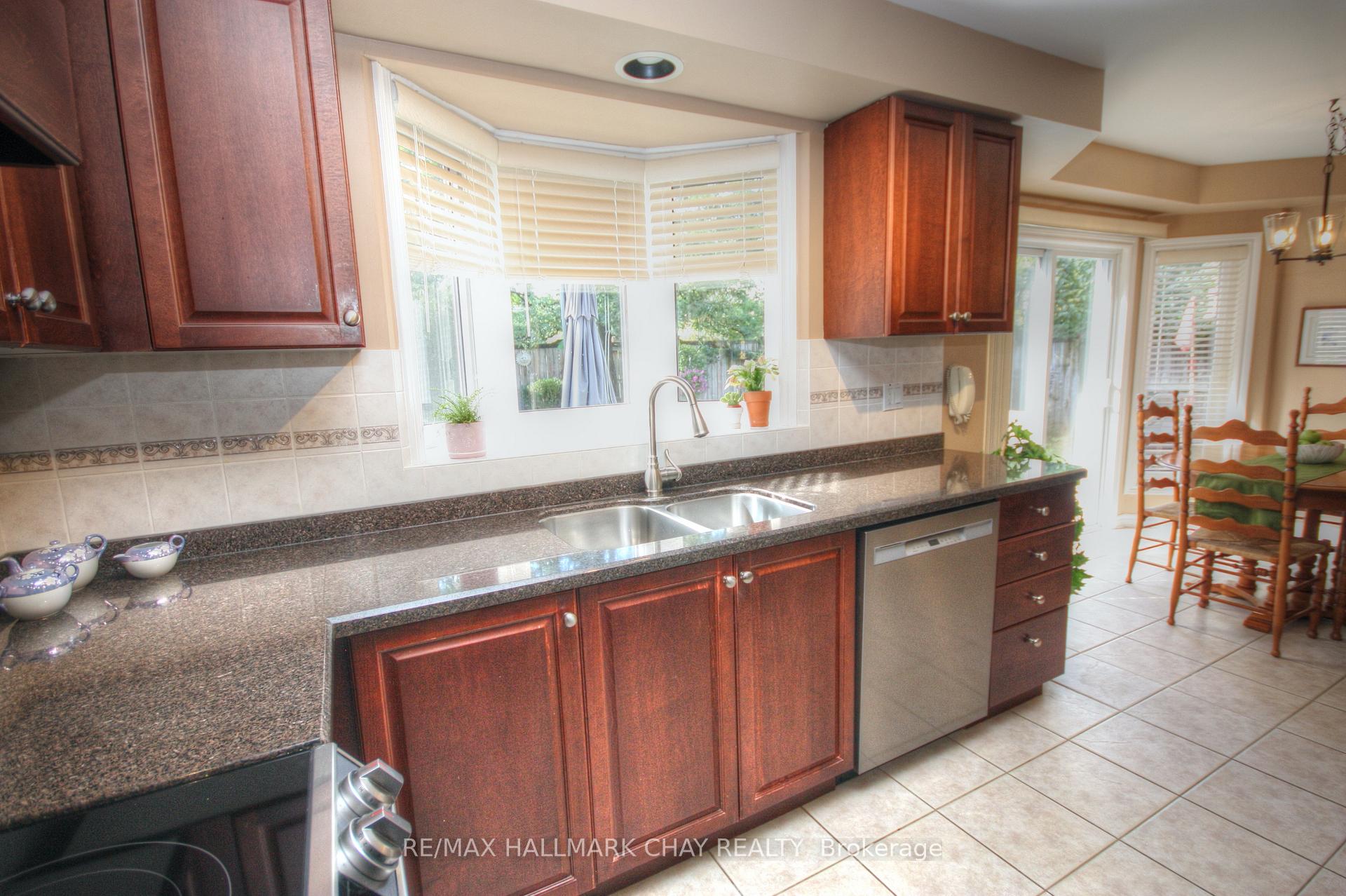 Photo 9 of 54 Cloughley Drive, Barrie, Northwest — HOMEH