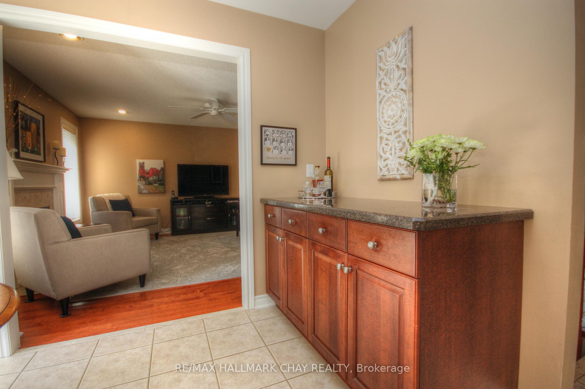 Photo 11 of 54 Cloughley Drive, Barrie, Northwest — HOMEH