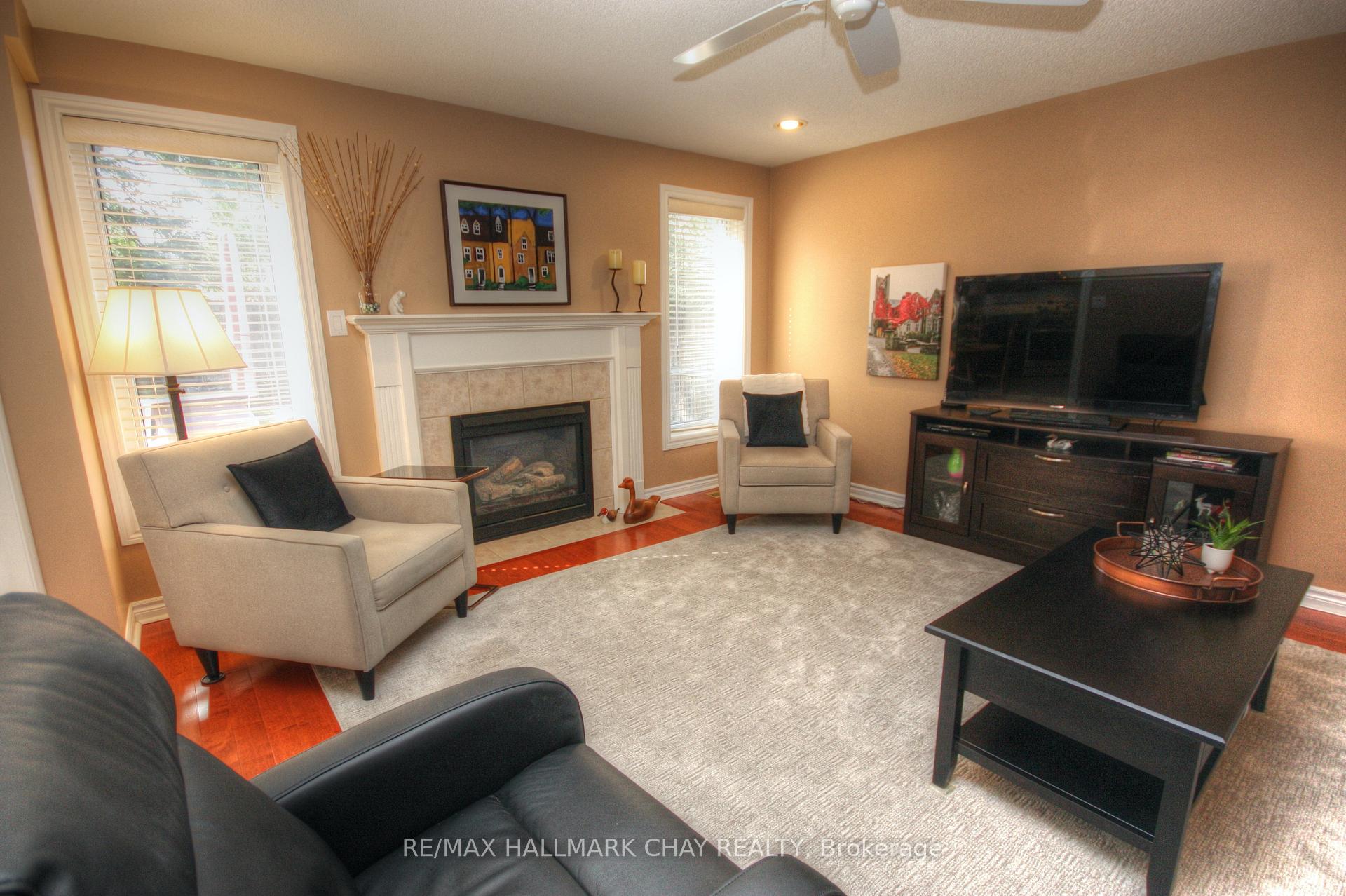 Photo 12 of 54 Cloughley Drive, Barrie, Northwest — HOMEH
