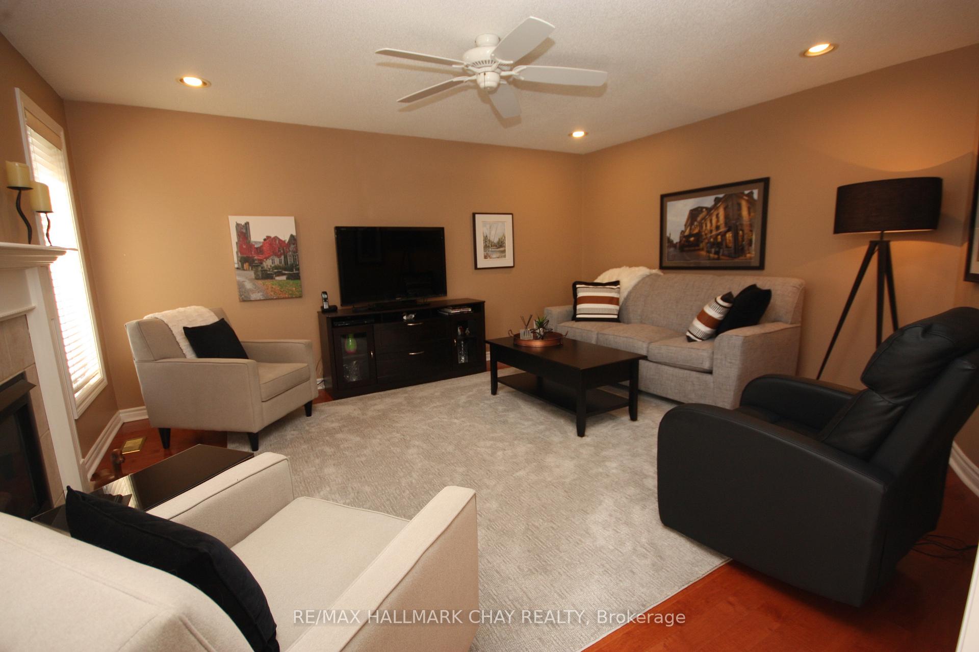Photo 13 of 54 Cloughley Drive, Barrie, Northwest — HOMEH