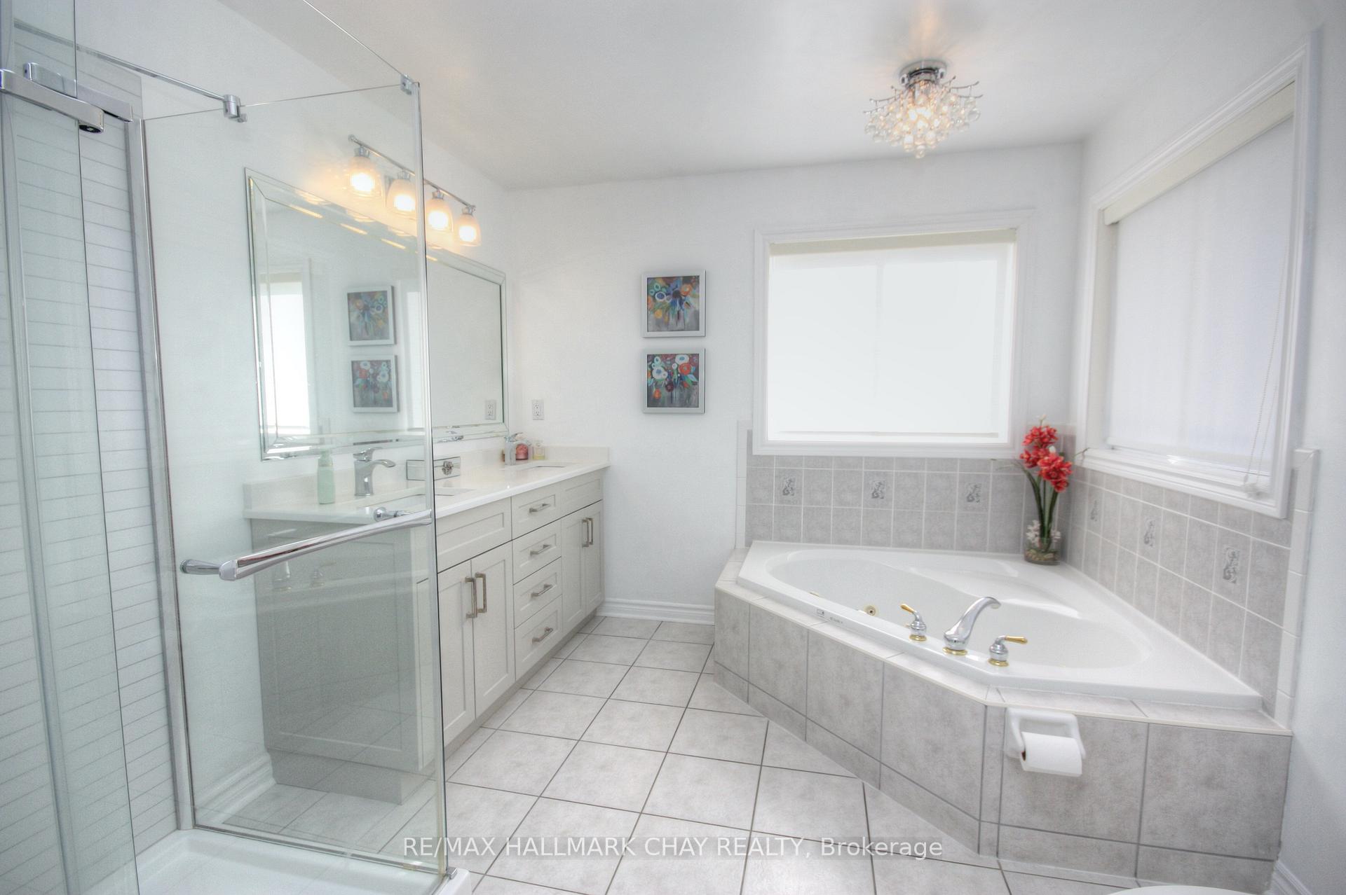 Photo 23 of 54 Cloughley Drive, Barrie, Northwest — HOMEH