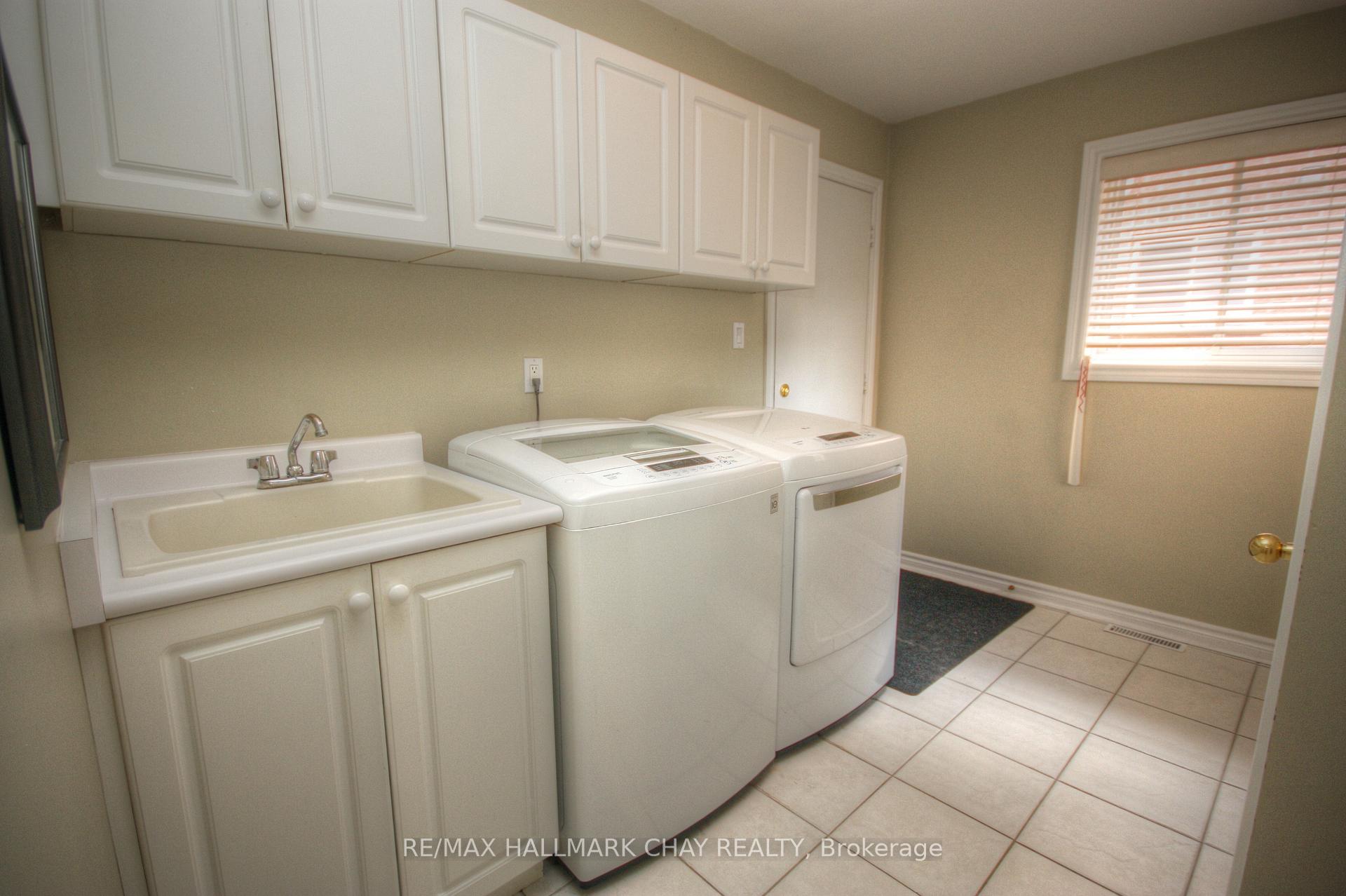 Photo 29 of 54 Cloughley Drive, Barrie, Northwest — HOMEH