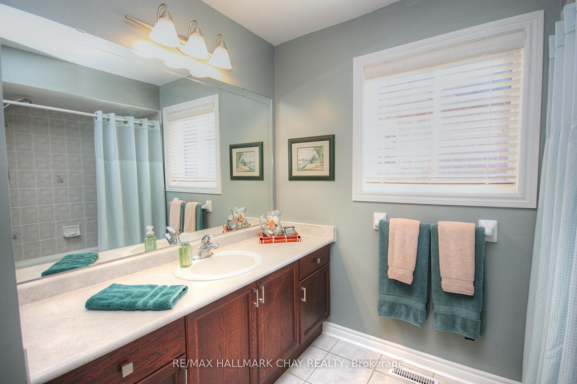 Photo 30 of 54 Cloughley Drive, Barrie, Northwest — HOMEH