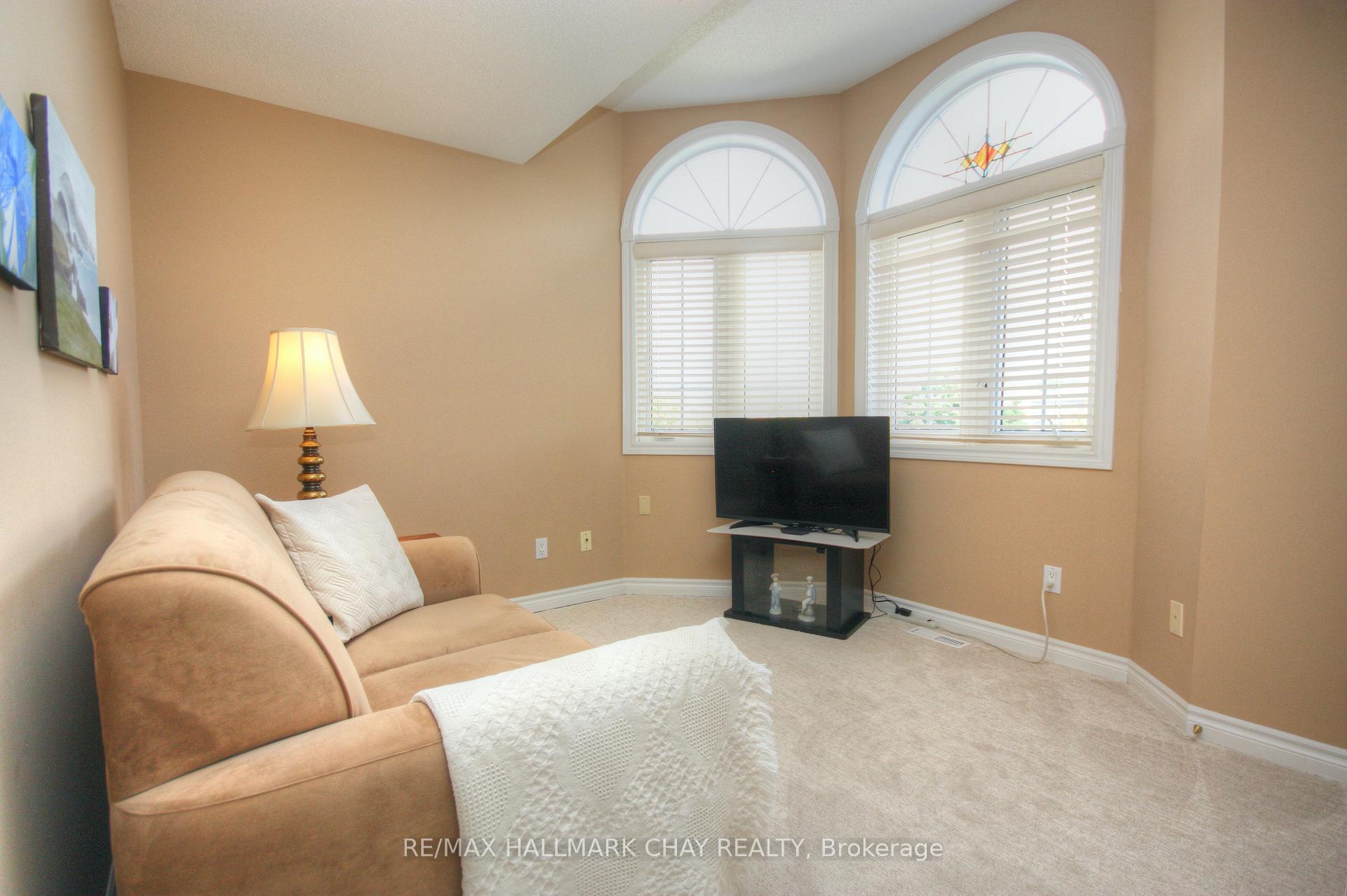 Photo 31 of 54 Cloughley Drive, Barrie, Northwest — HOMEH