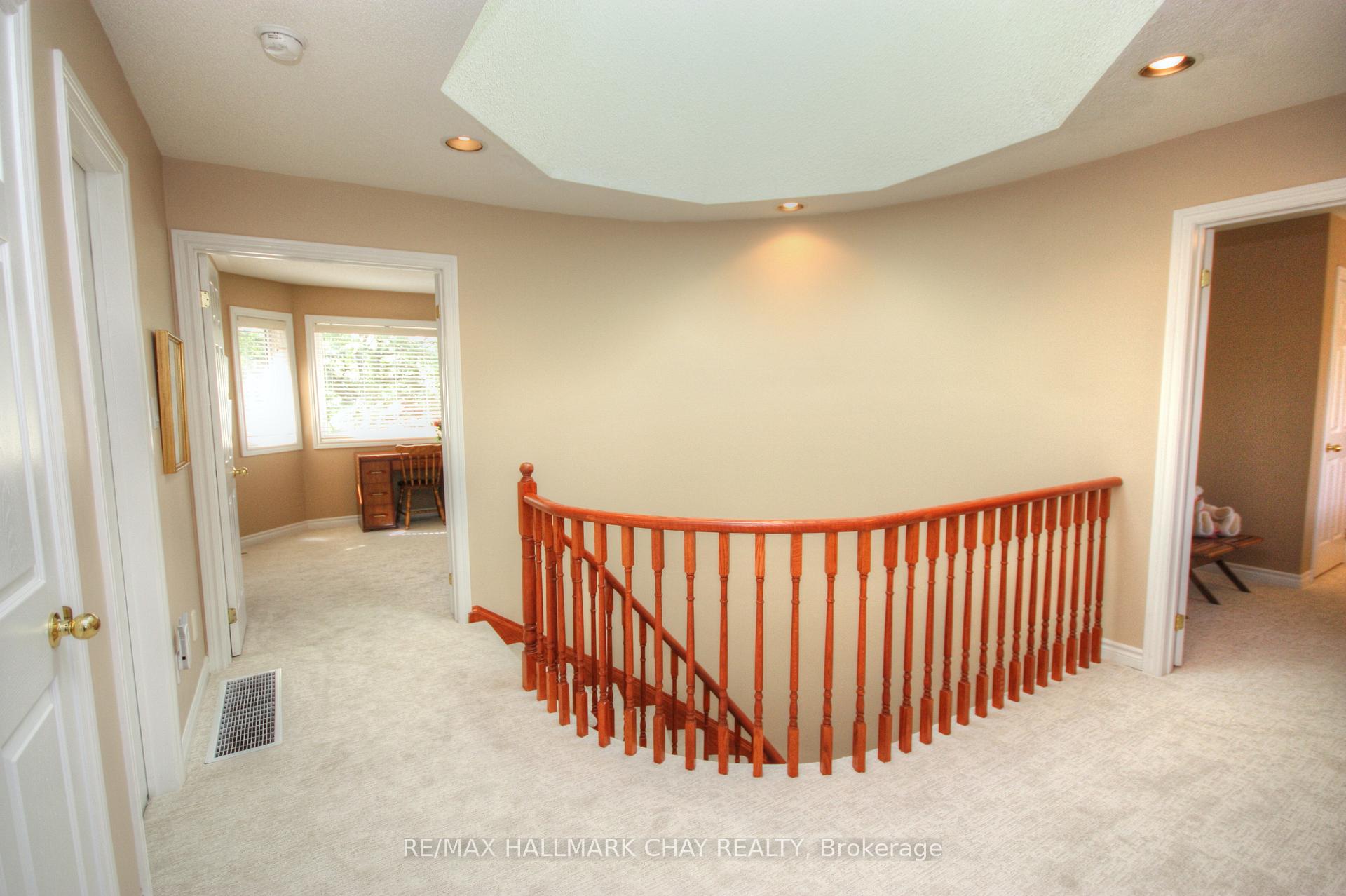 Photo 32 of 54 Cloughley Drive, Barrie, Northwest — HOMEH