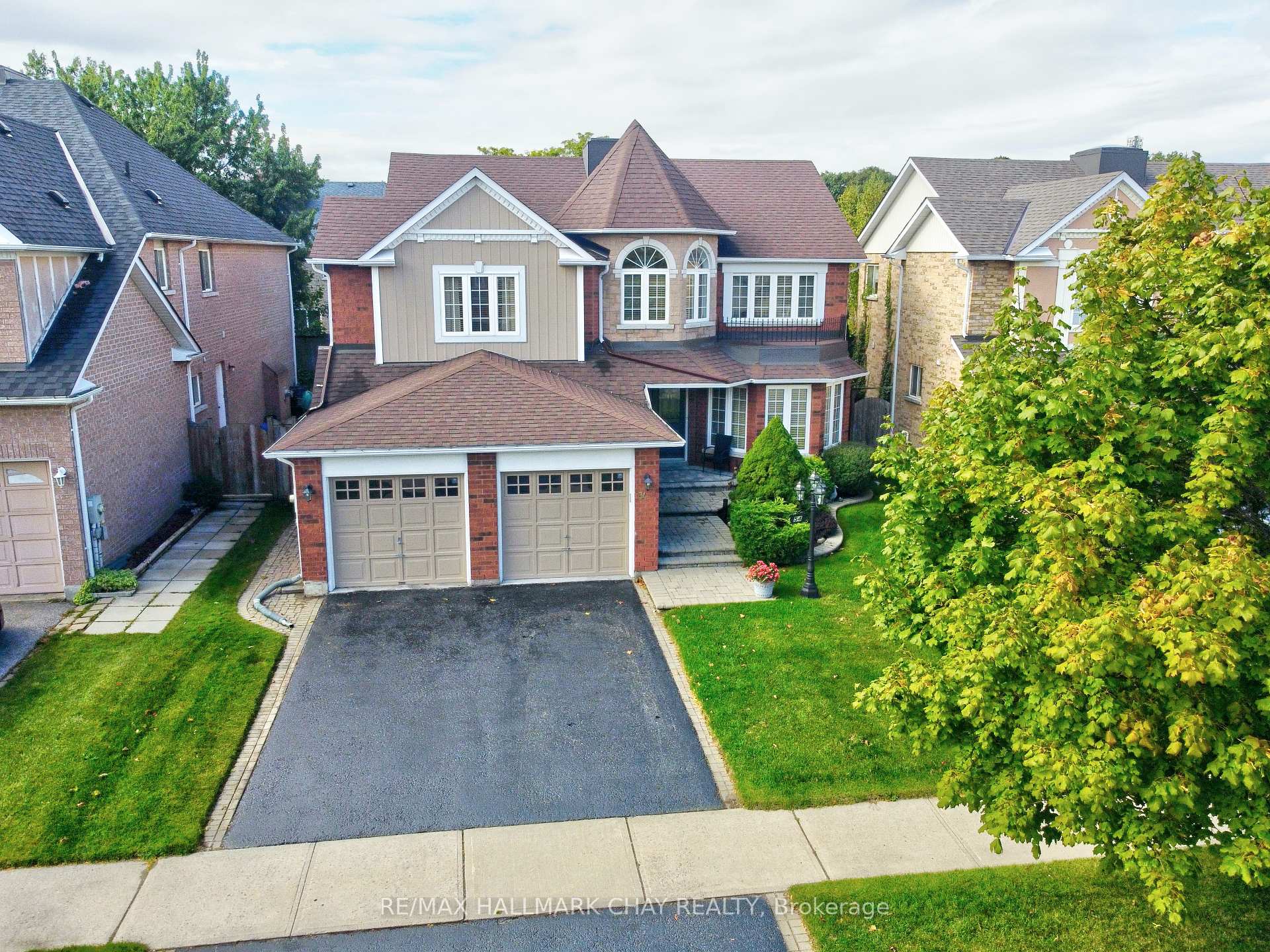 Photo 37 of 54 Cloughley Drive, Barrie, Northwest — HOMEH