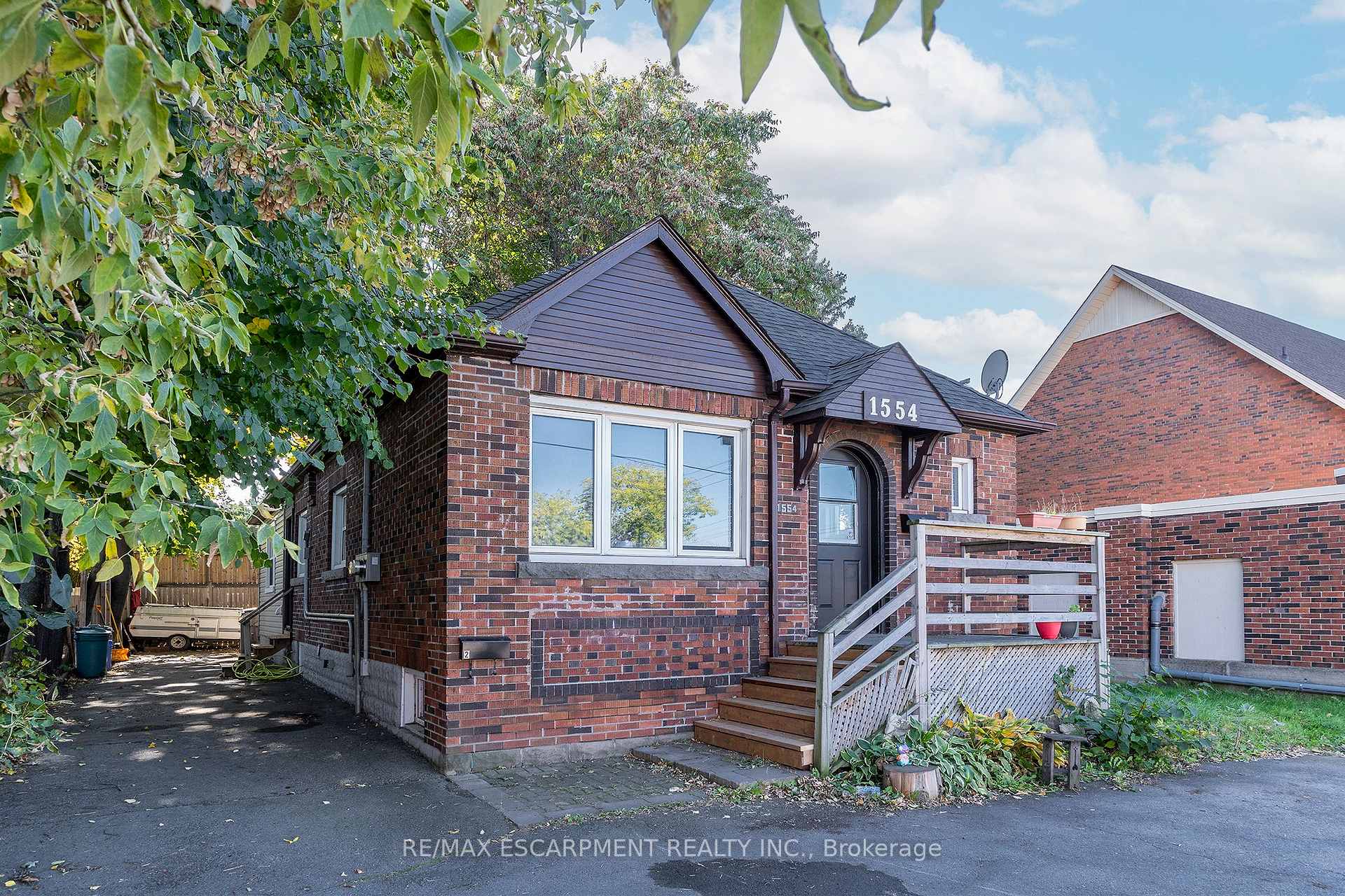 Photo 4 of 1554 Main Street E, Hamilton, Homeside — HOMEH