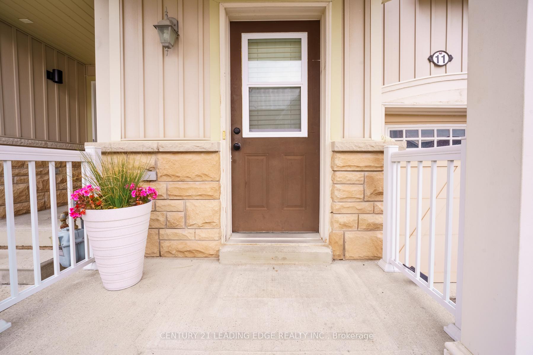 Photo 2 of 11 Connell Lane, Clarington, Bowmanville — HOMEH