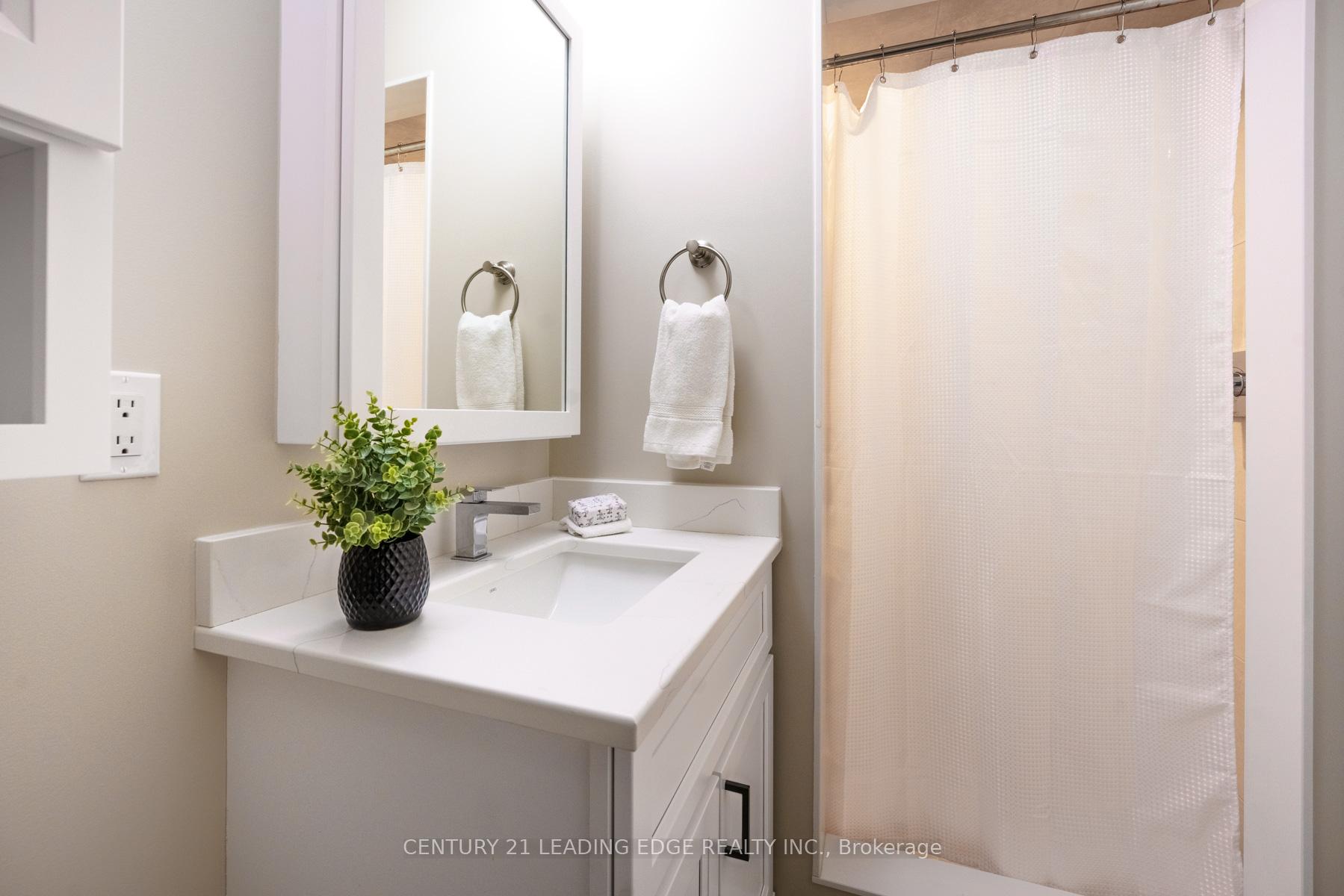 Photo 21 of 11 Connell Lane, Clarington, Bowmanville — HOMEH