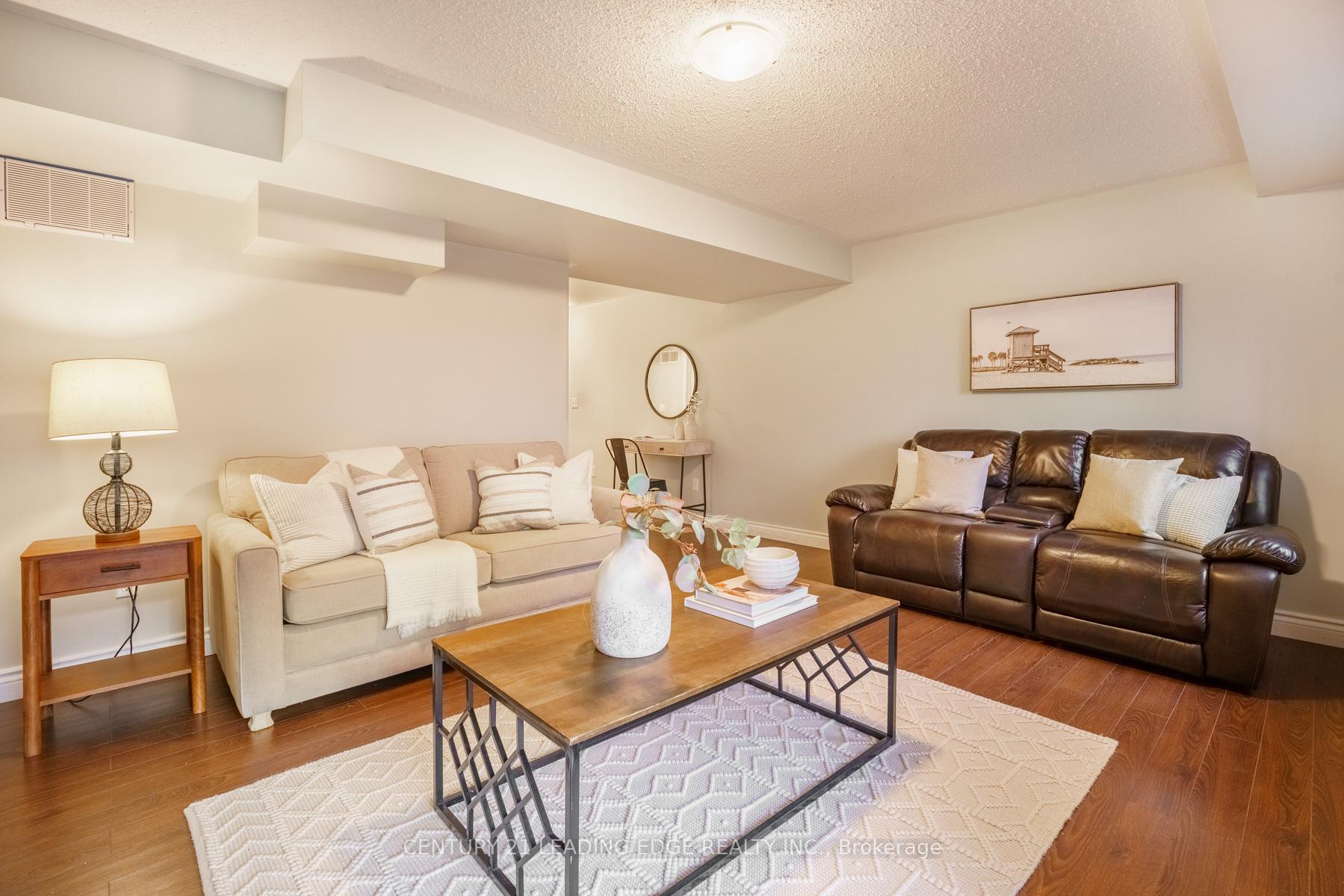 Photo 33 of 11 Connell Lane, Clarington, Bowmanville — HOMEH