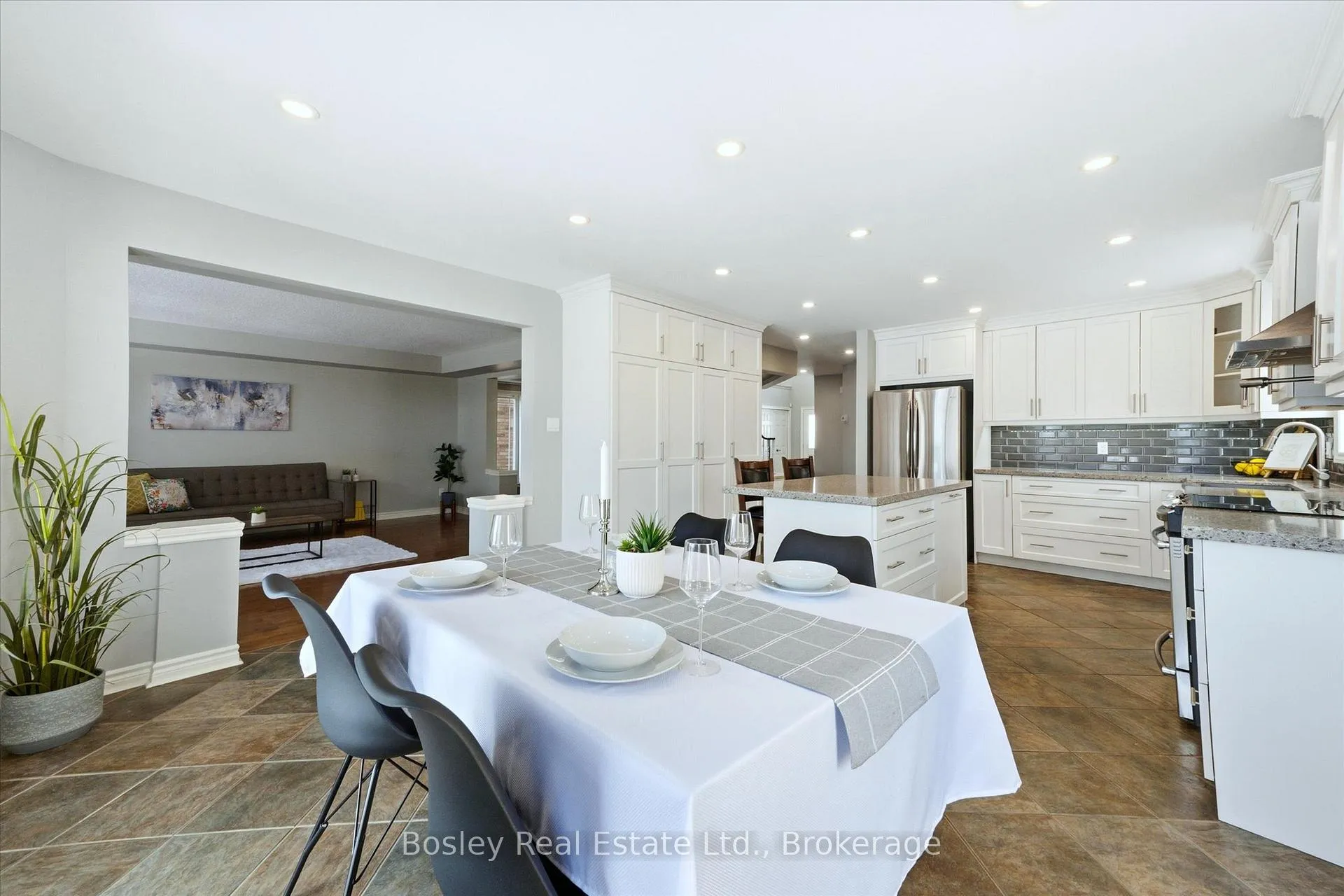 Photo 17 of 117 Simmonds Drive, Guelph, Victoria North — HOMEH