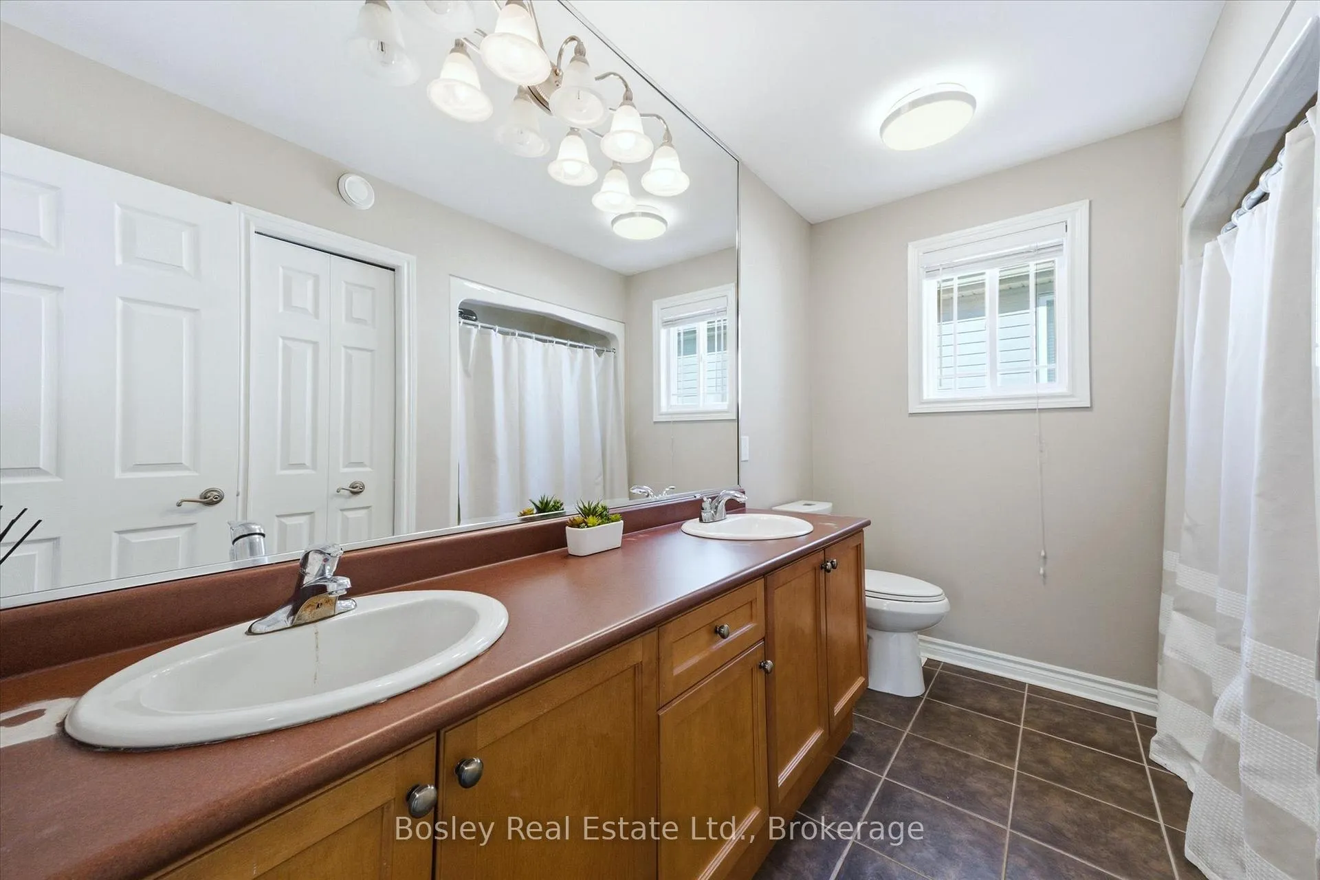 Photo 32 of 117 Simmonds Drive, Guelph, Victoria North — HOMEH