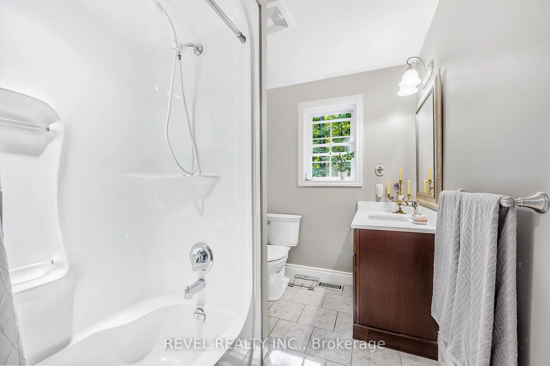 Photo 19 of 1640 Golf Link Road, Midland — HOMEH