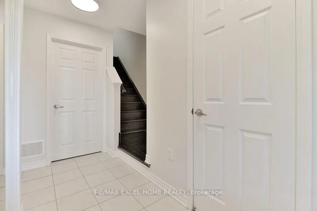 Photo 3 of 91 Minlow Way, Aurora, Rural Aurora — HOMEH