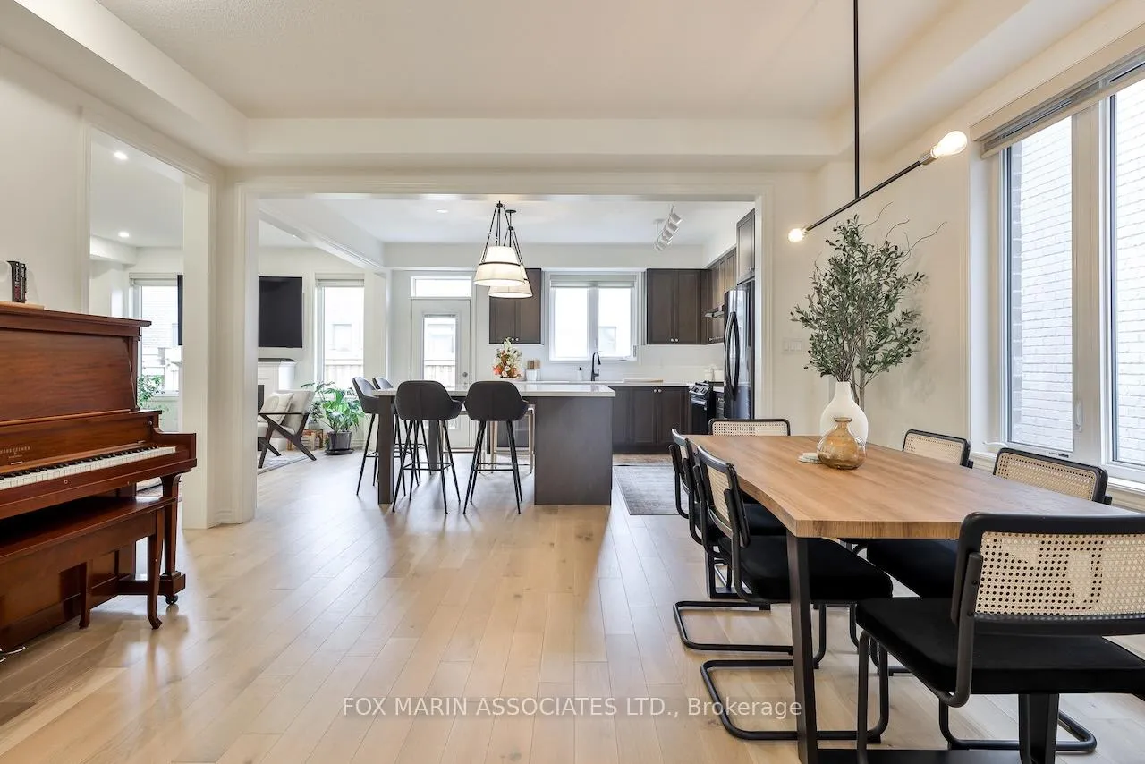 Photo 4 of 17 Vickery Street, Whitby, Williamsburg — HOMEH