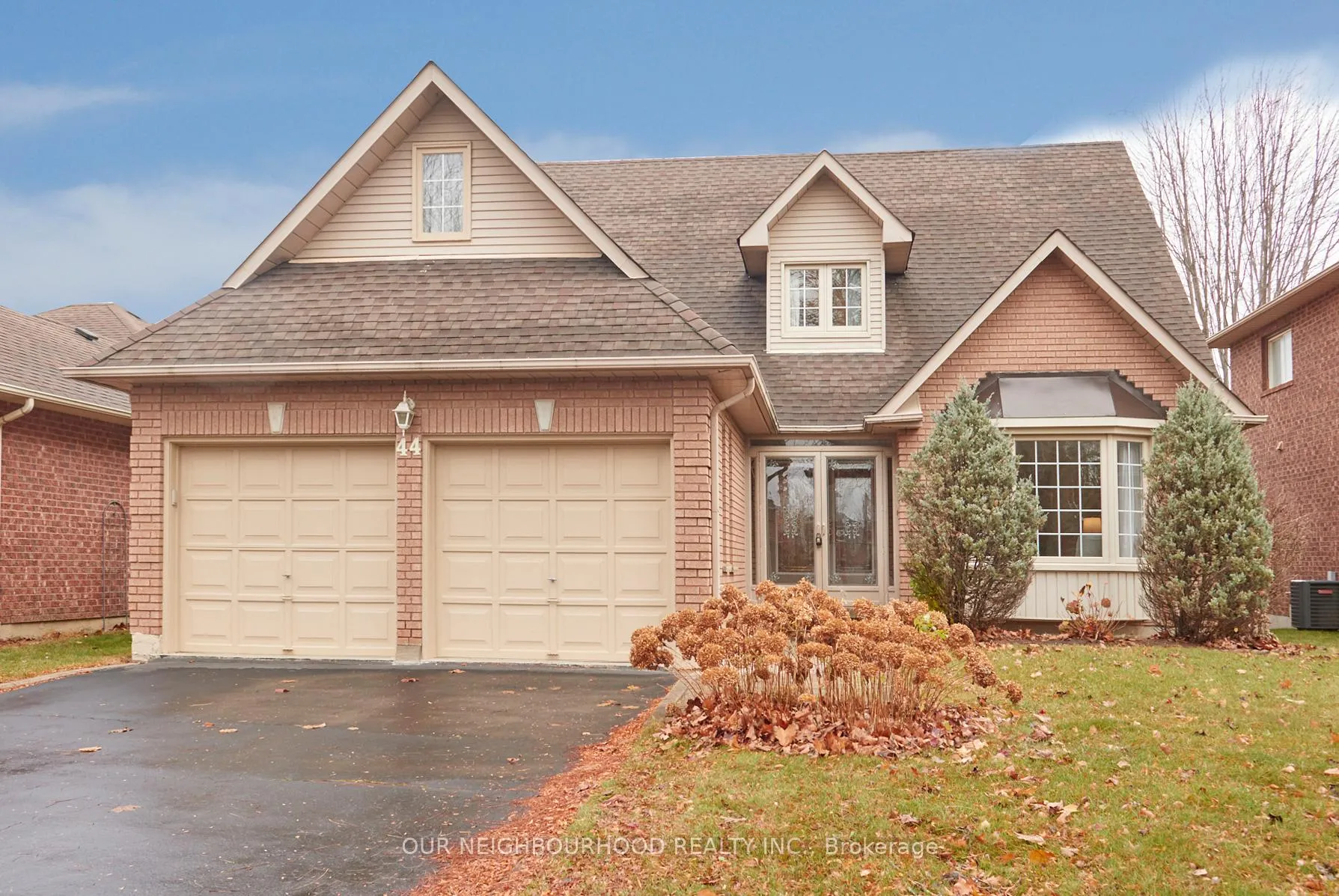 Photo 2 of 44 Headlands Crescent, Whitby, Rolling Acres — HOMEH