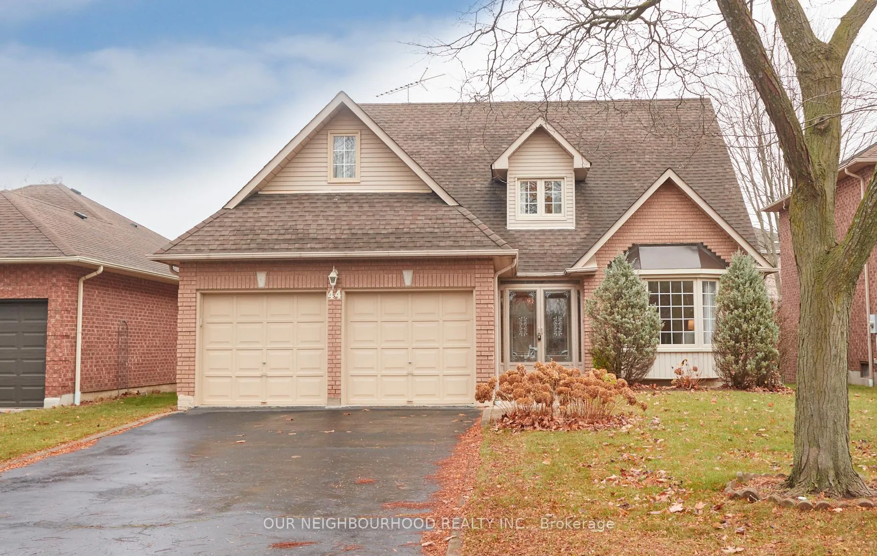 Photo 3 of 44 Headlands Crescent, Whitby, Rolling Acres — HOMEH