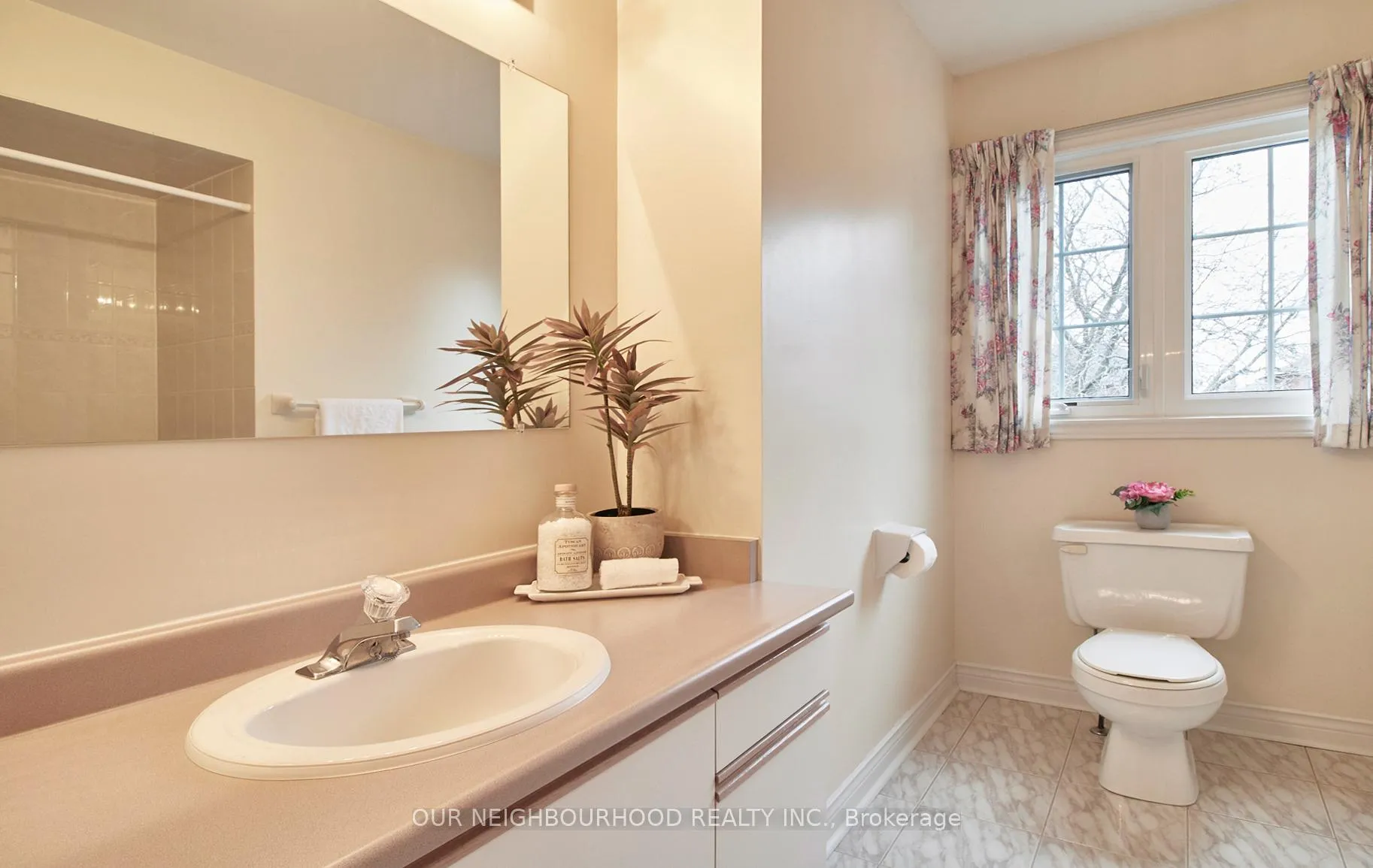Photo 21 of 44 Headlands Crescent, Whitby, Rolling Acres — HOMEH