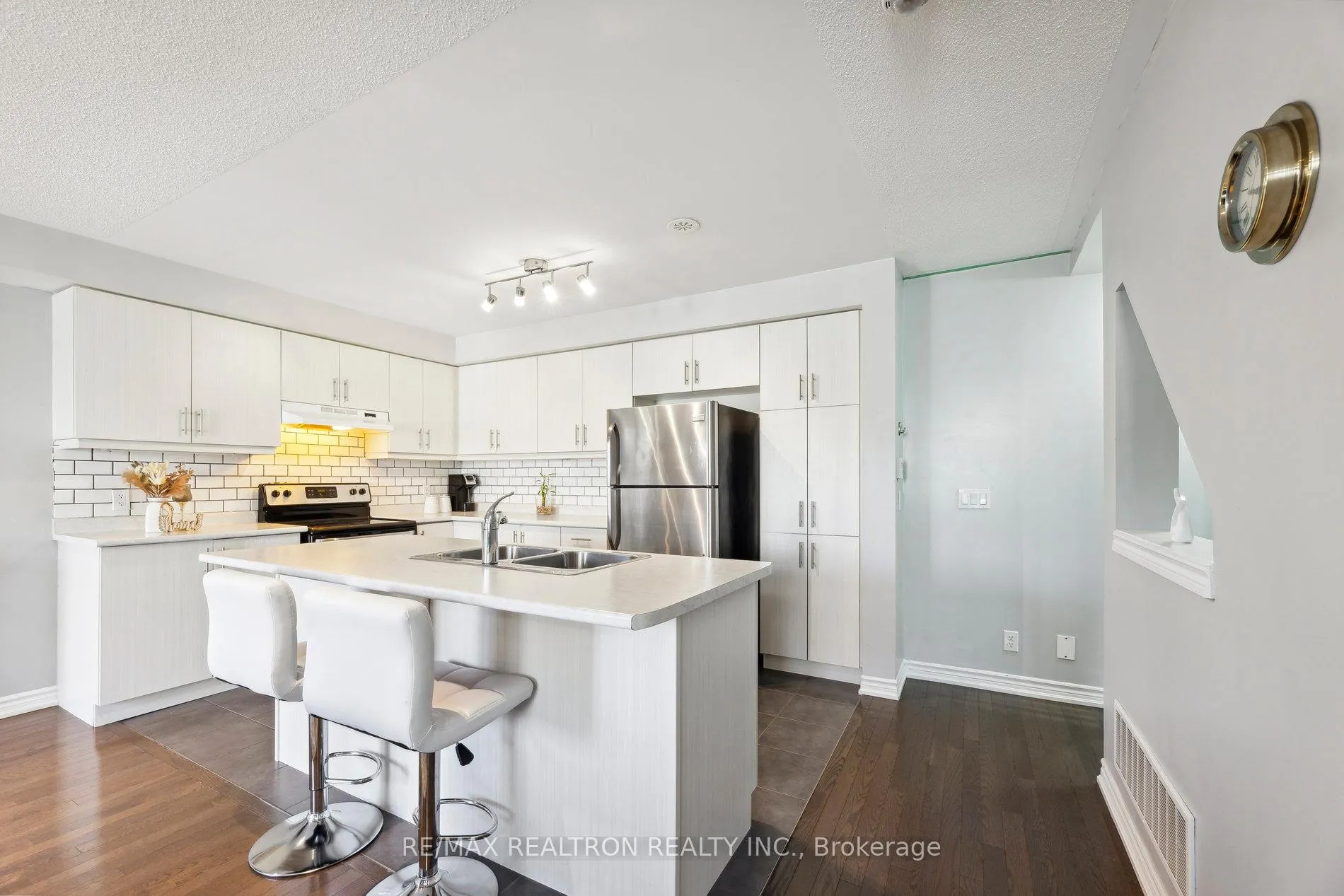 Photo 7 of 79 Far North Court, Oshawa, Windfields — HOMEH