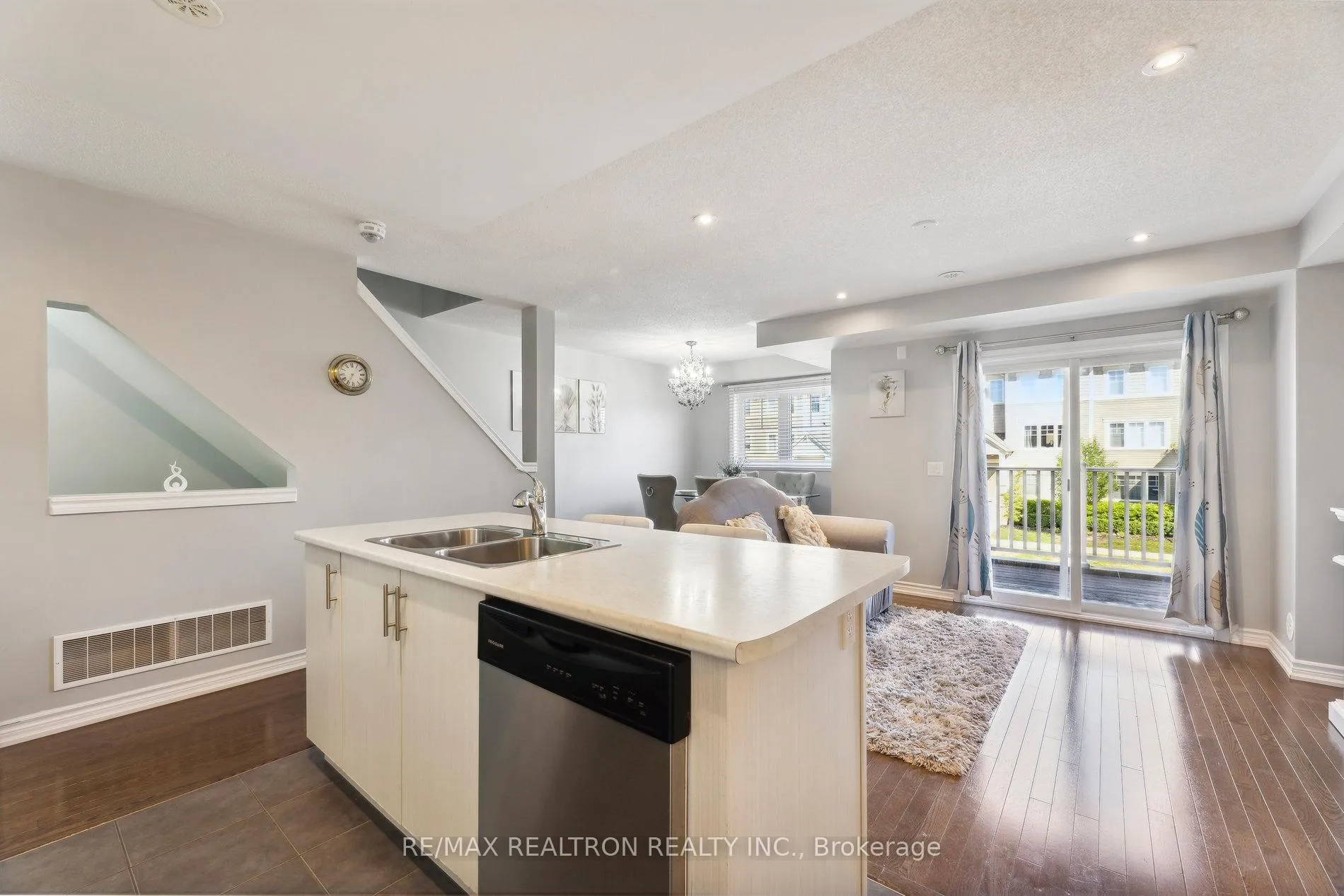 Photo 9 of 79 Far North Court, Oshawa, Windfields — HOMEH