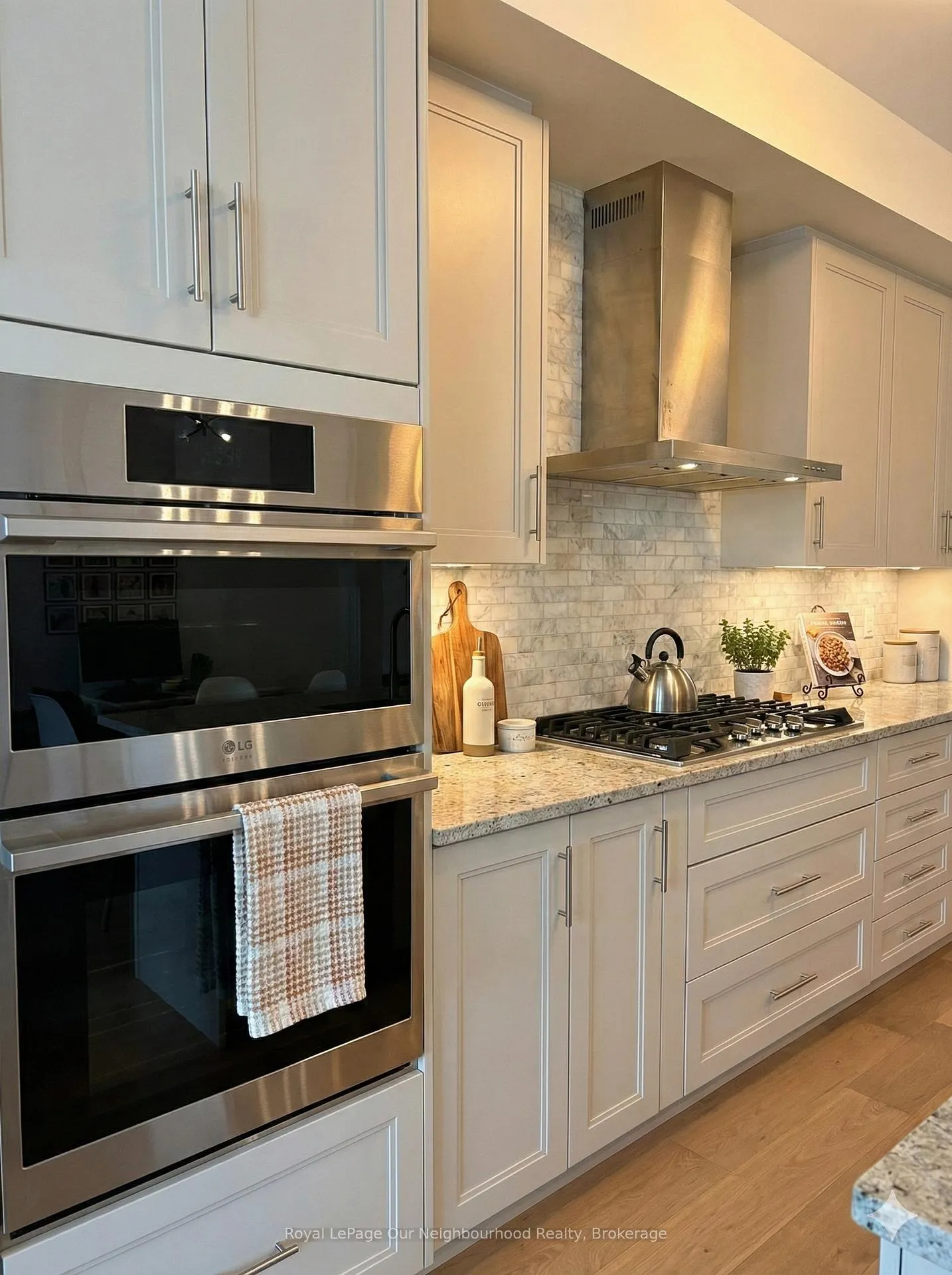 Photo 4 of 71 Greer Street, Barrie, Rural Barrie Southeast — HOMEH