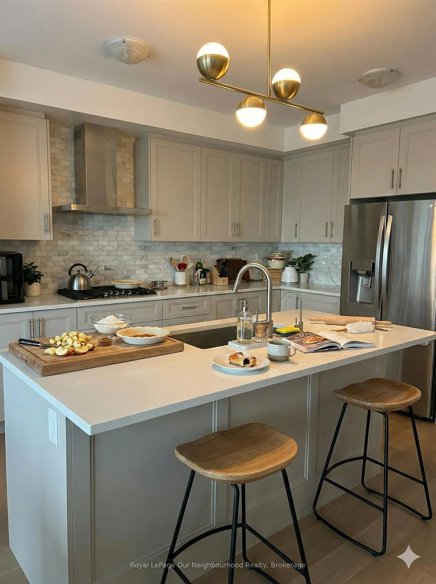 Photo 5 of 71 Greer Street, Barrie, Rural Barrie Southeast — HOMEH