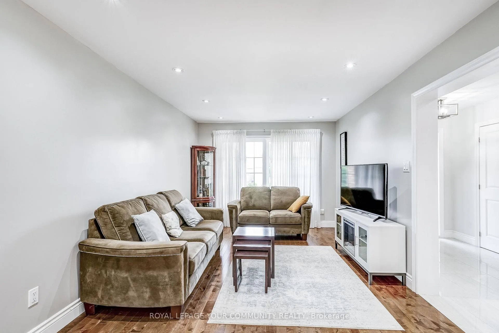 Photo 5 of 155 Mapes Avenue, Vaughan, West Woodbridge — HOMEH