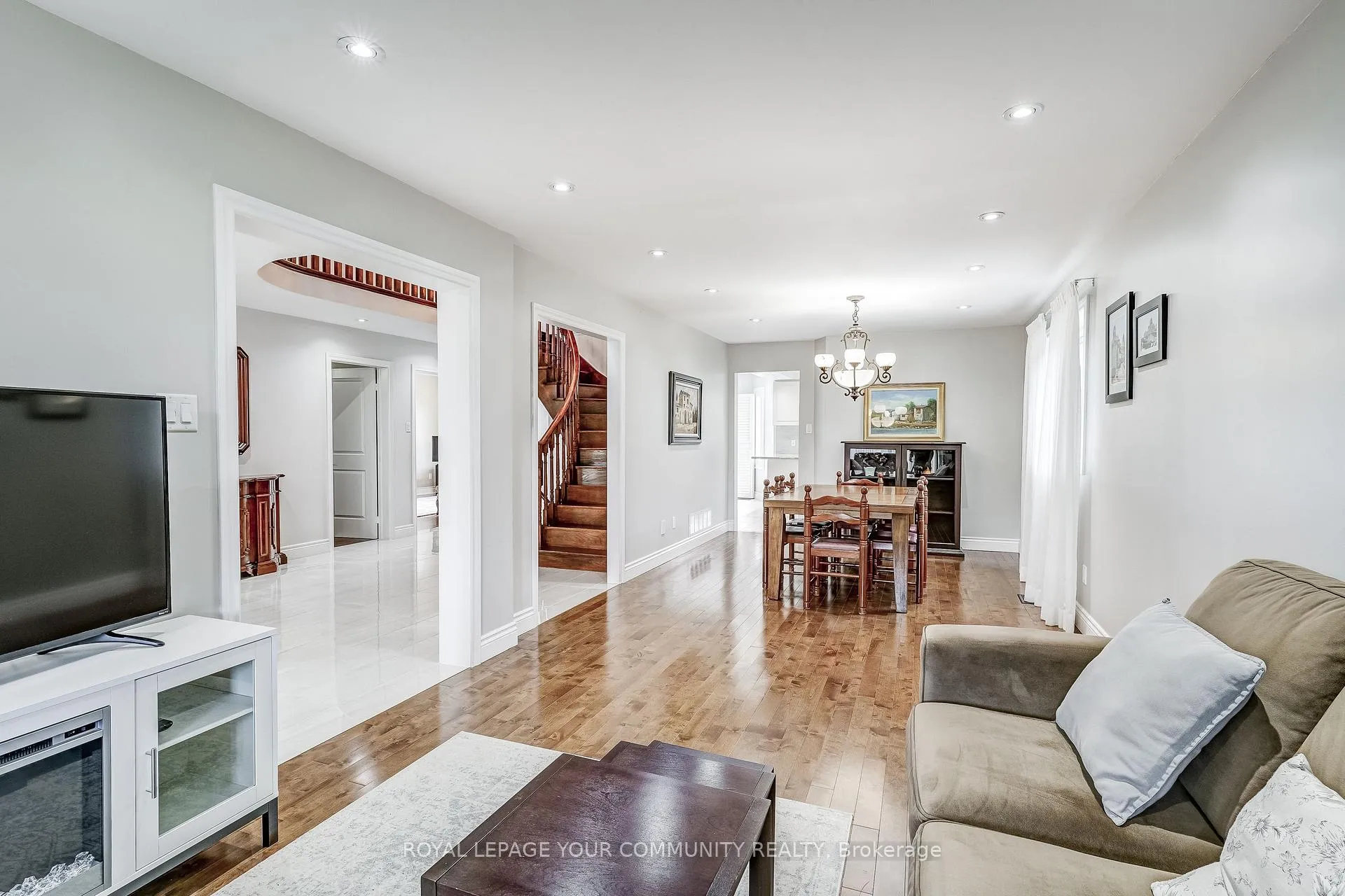 Photo 7 of 155 Mapes Avenue, Vaughan, West Woodbridge — HOMEH