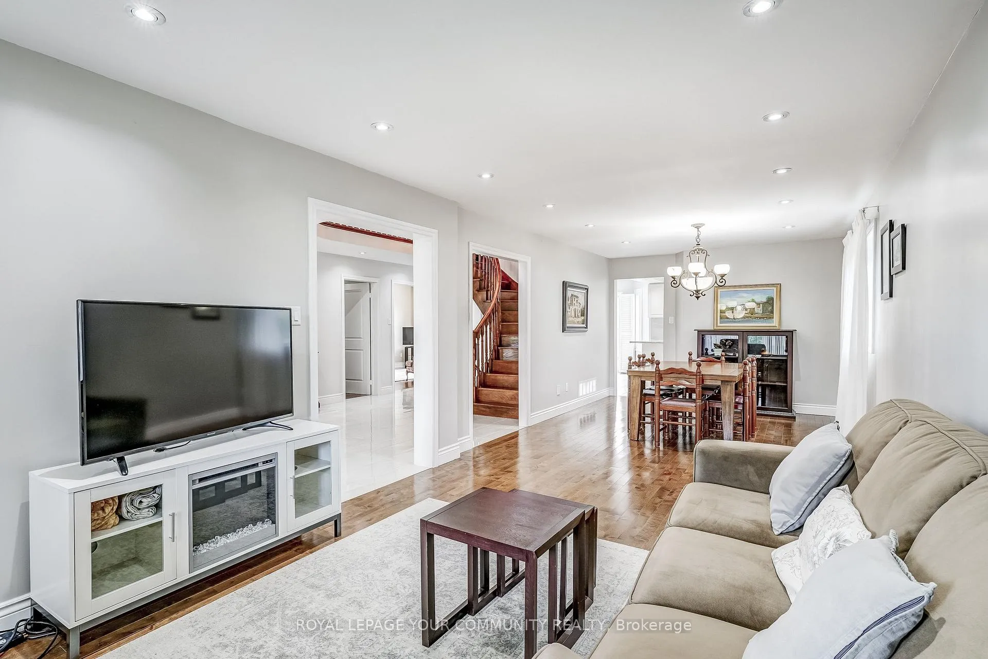 Photo 8 of 155 Mapes Avenue, Vaughan, West Woodbridge — HOMEH