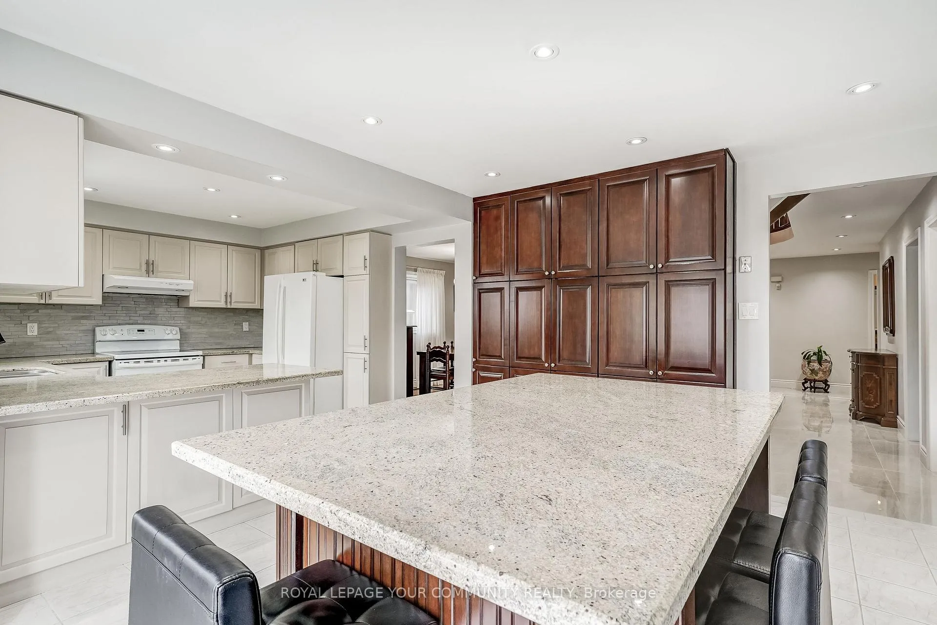 Photo 12 of 155 Mapes Avenue, Vaughan, West Woodbridge — HOMEH